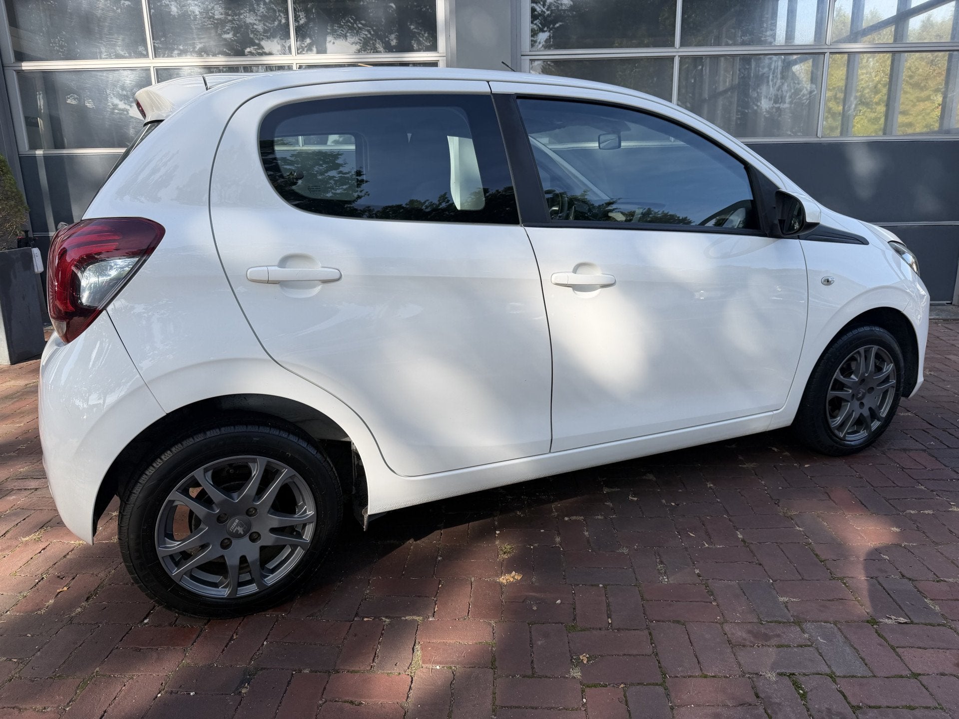 Peugeot 108 1.0 e-VTi Active Bj 2016 Km 115.000 Nap 2e eigen, Voorwielaandrijving, Dealer onderhouden, Stof, Gebruikt