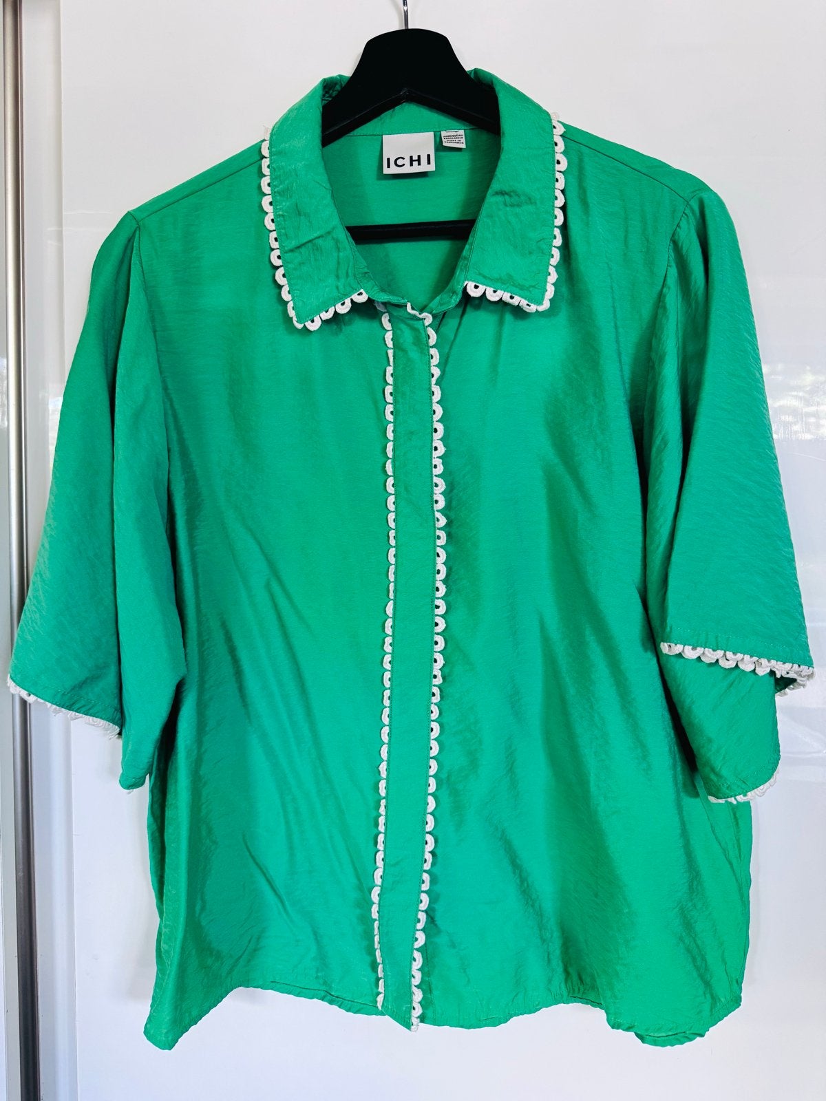 Nieuwe Inchi blouse met geborduurd kantje en vleermuismouwen, Maat 42/44 (L), Nieuw, Ophalen of Verzenden, Korte mouw
