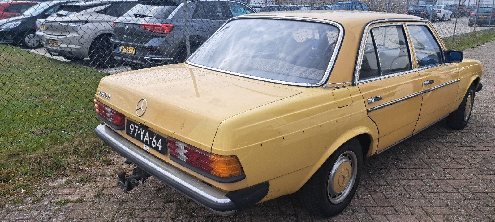 Mercedes-Benz 200-Serie 2.4 240 D AUT 1977 Geel, foto 11