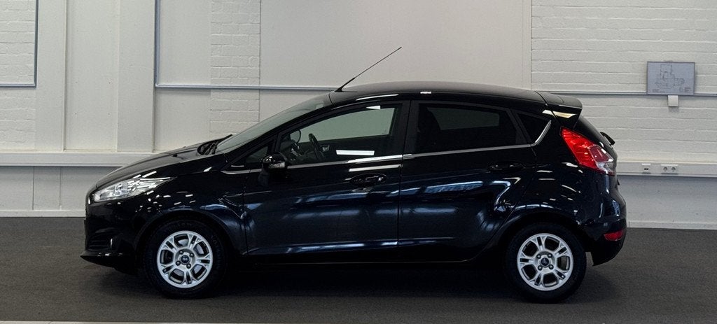 Ford Fiesta 1.5 TDCi Titanium Lease Camera Navigatie Getint, Voorwielaandrijving, Stof, Gebruikt, 1036 kg