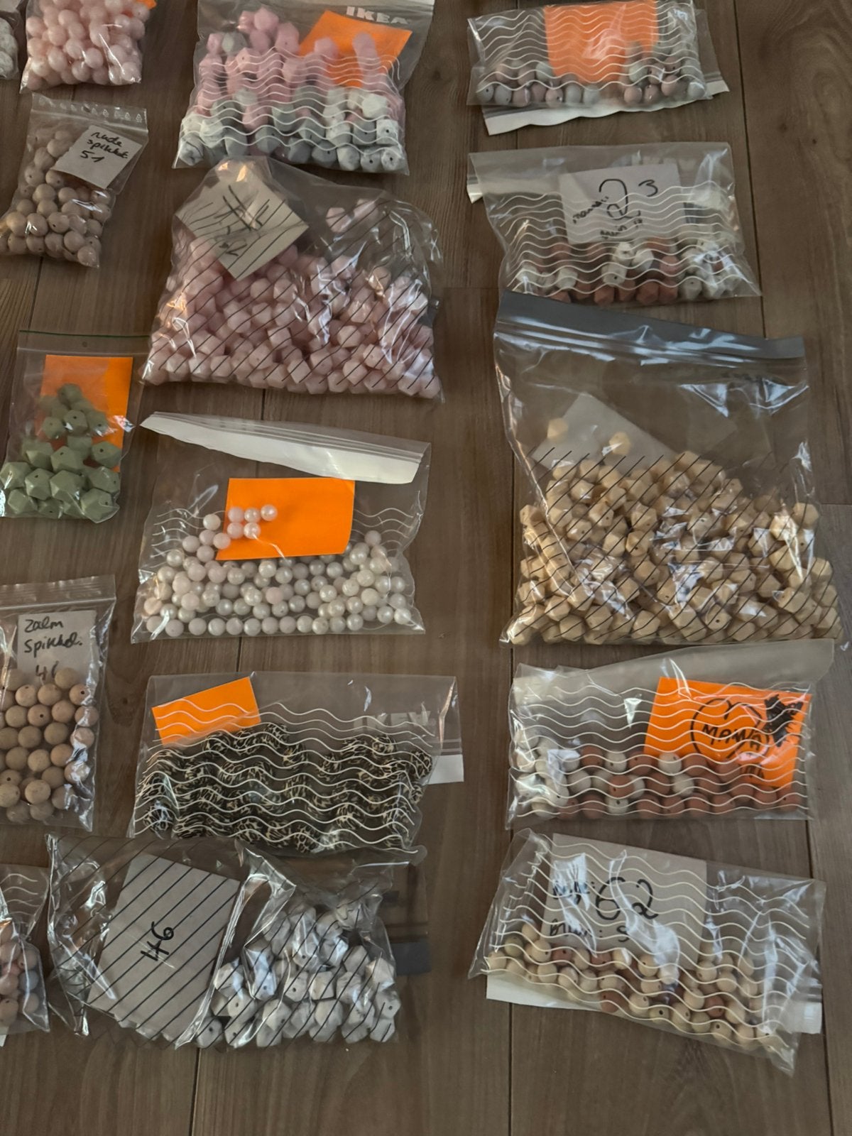 Foto 11 van Mega collectie van 6200+ siliconen kralen te koop