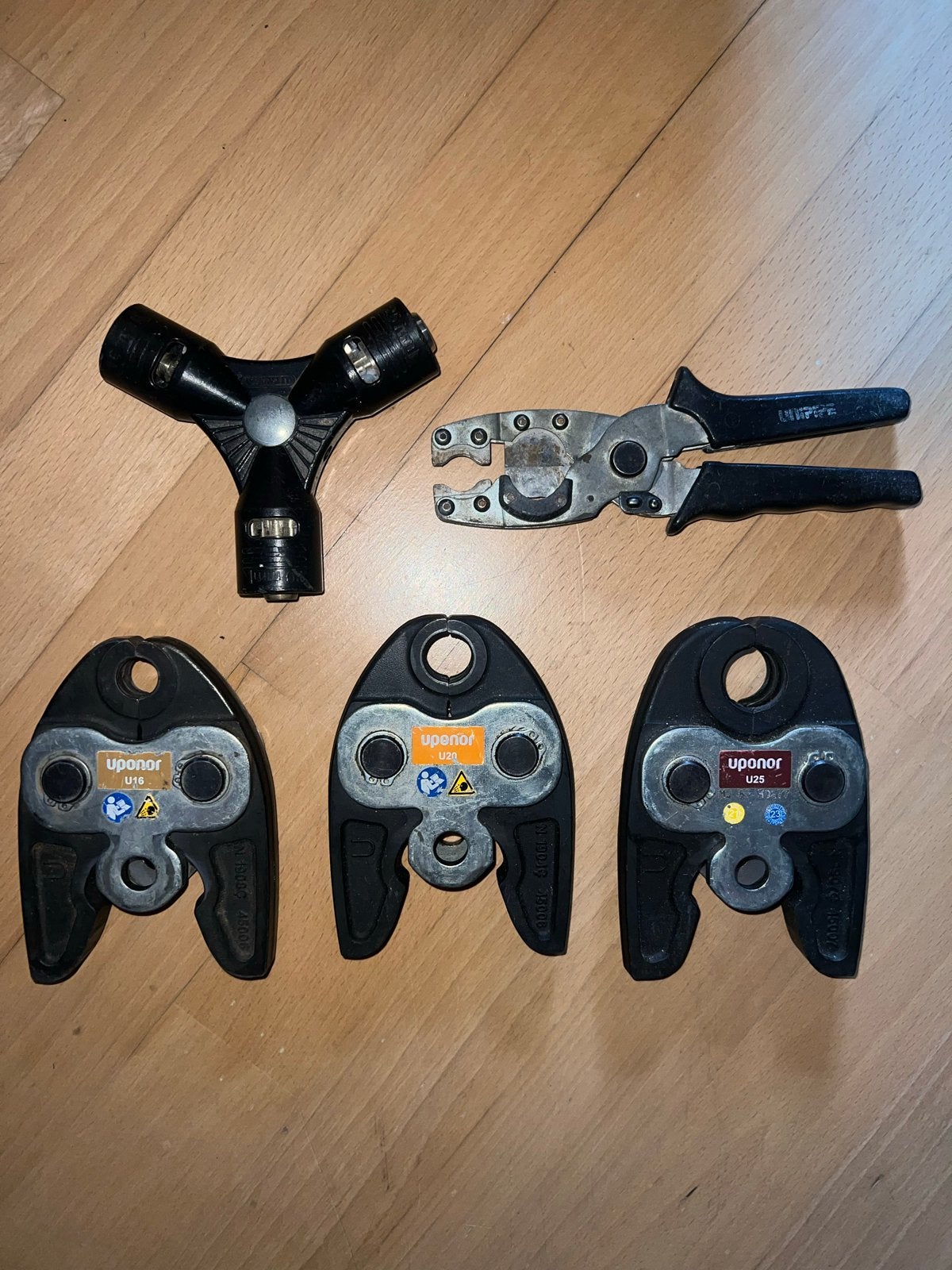 Uponor persbek set U16, 20, 25mm met persfittingen, Ophalen, Zo goed als nieuw