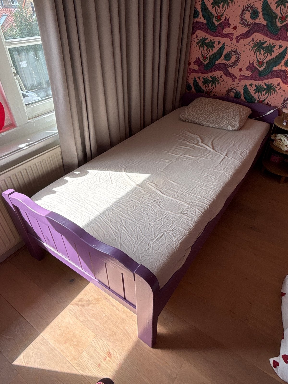 Paars eenpersoonsbed met bedbodem gehard staal, Ophalen, Gebruikt, 90 cm, 200 cm