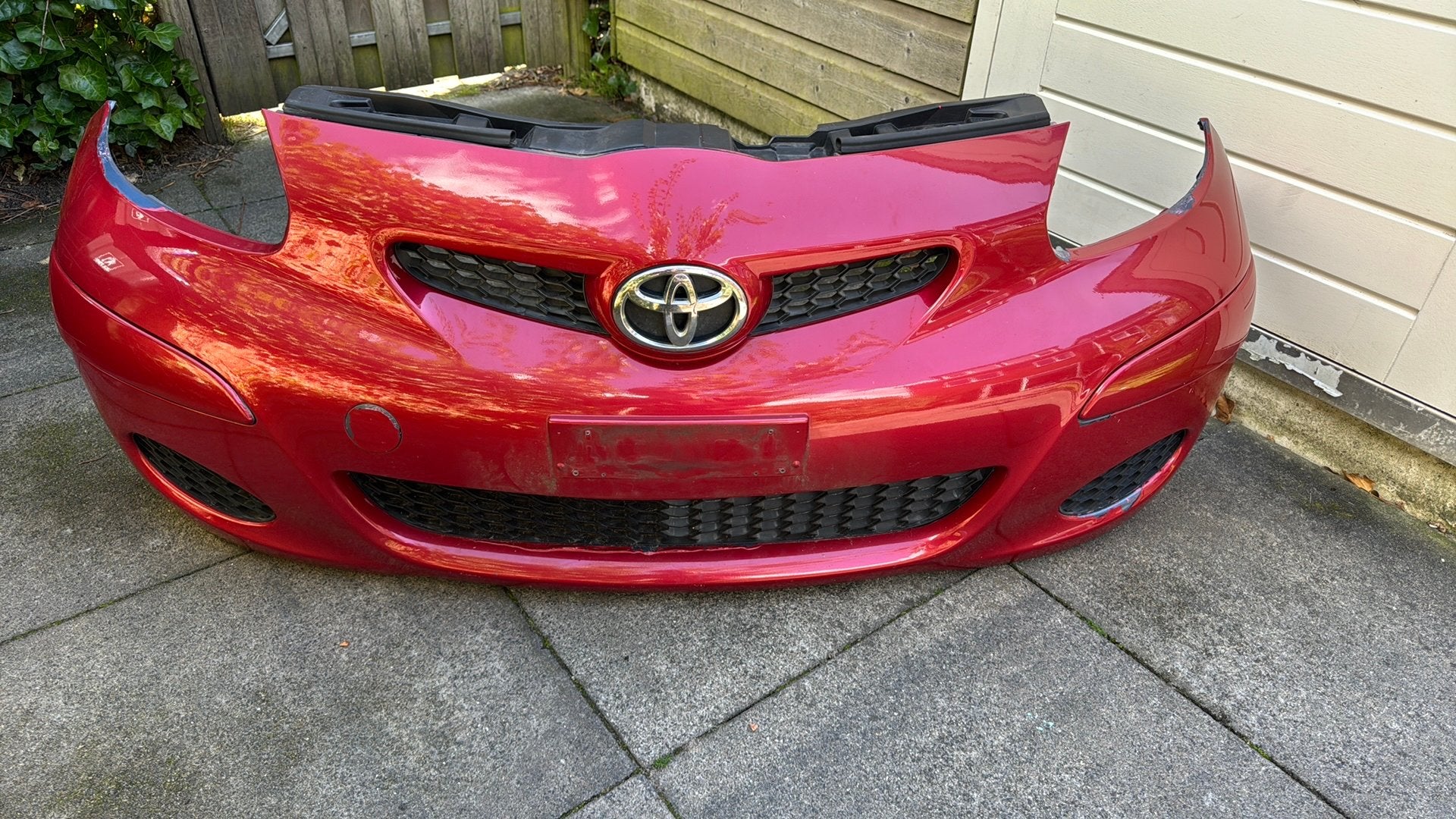 Toyota aygo voorbumper 2011 kleur 3R3 rood, Auto-onderdelen, Ophalen, Gebruikt, Voor, Toyota