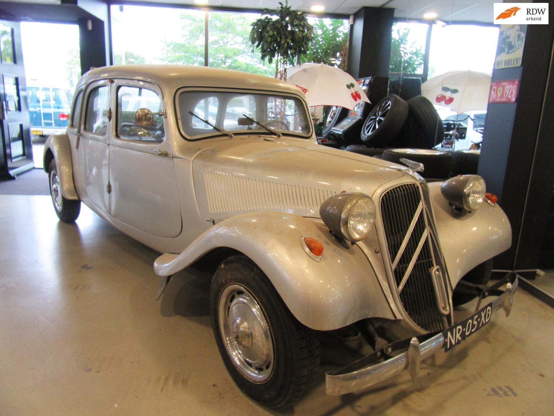 Citroen CV11C TRACTION AVANT 1957 UNIEKE 5 DEURS LIMO, Auto's, Oldtimers, Citroën, Bruin, Handgeschakeld, Hatchback