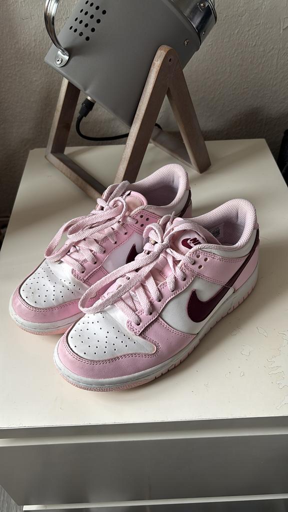 Nike Dunk Pink, Kleding | Dames, Schoenen, Ophalen of Verzenden, Zo goed als nieuw, Roze, Sneakers of Gympen