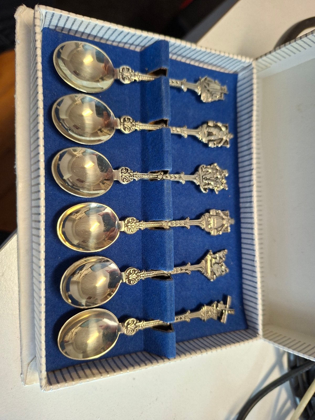 Set van 6 verzilverde theelepeltjes met Nederlandse taferele, Antiek en Kunst, Ophalen of Verzenden