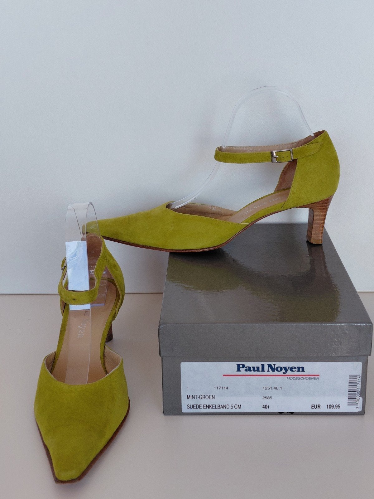 Paul Noyen suède designer pumps 40.5, Kleding | Dames, Schoenen, Pumps, Ophalen of Verzenden, Groen, Zo goed als nieuw