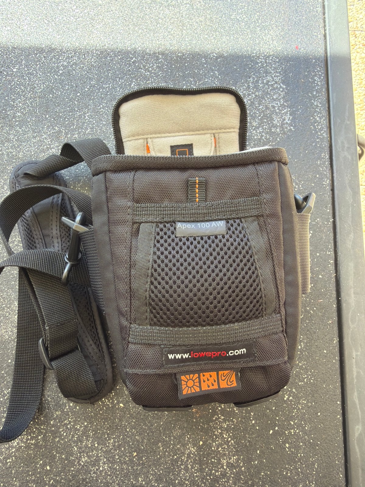 Lowepro Apex 100 AW cameratas - Compact en beschermend, Ophalen, Gevoerd, Zwart, Schoudertas