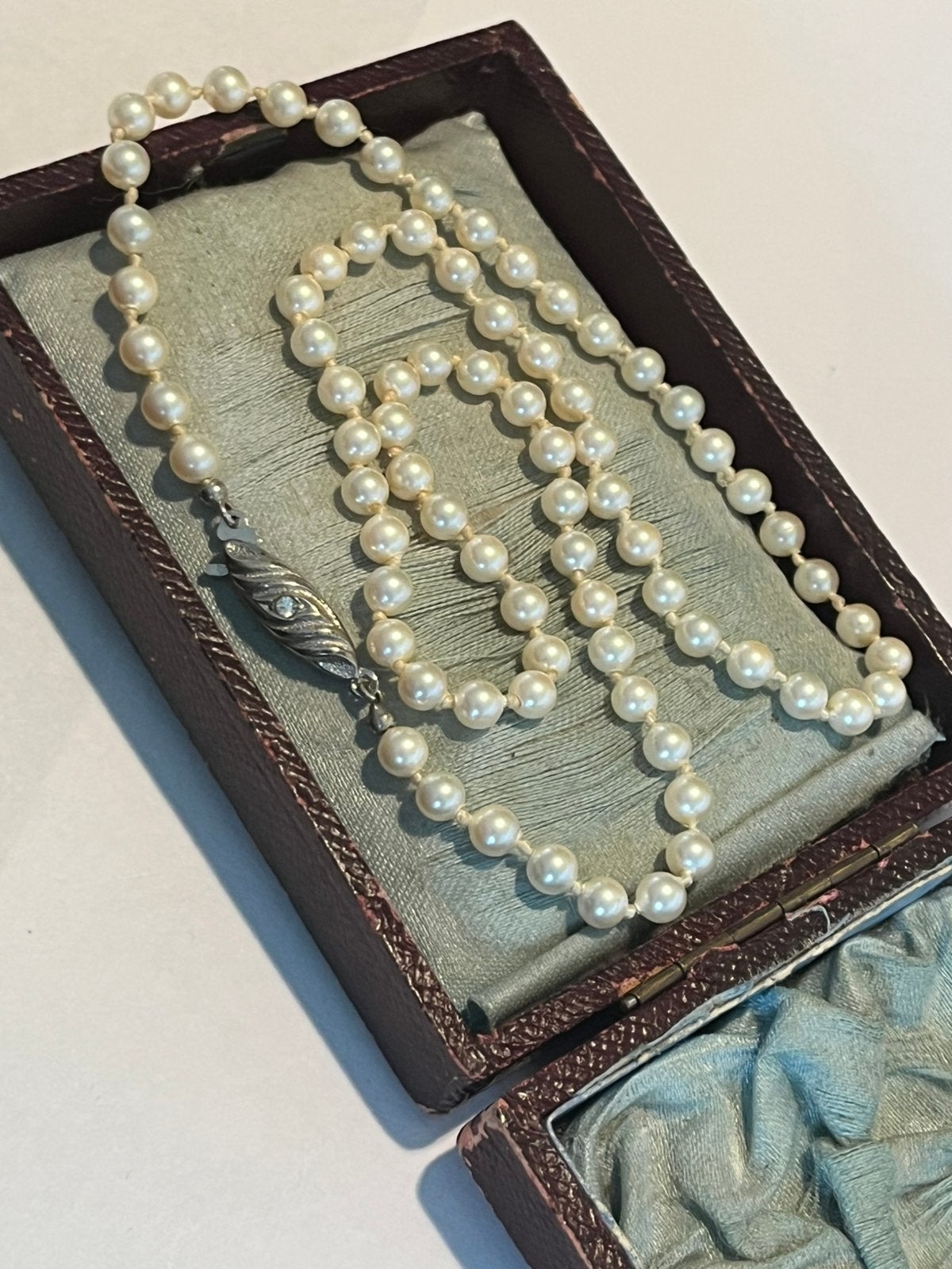 GEKNOOPT COLLIER MET 835 ZILVER SLOT MET EDELSTEEN, Verzenden, Zilver, Ketting, Met edelsteen