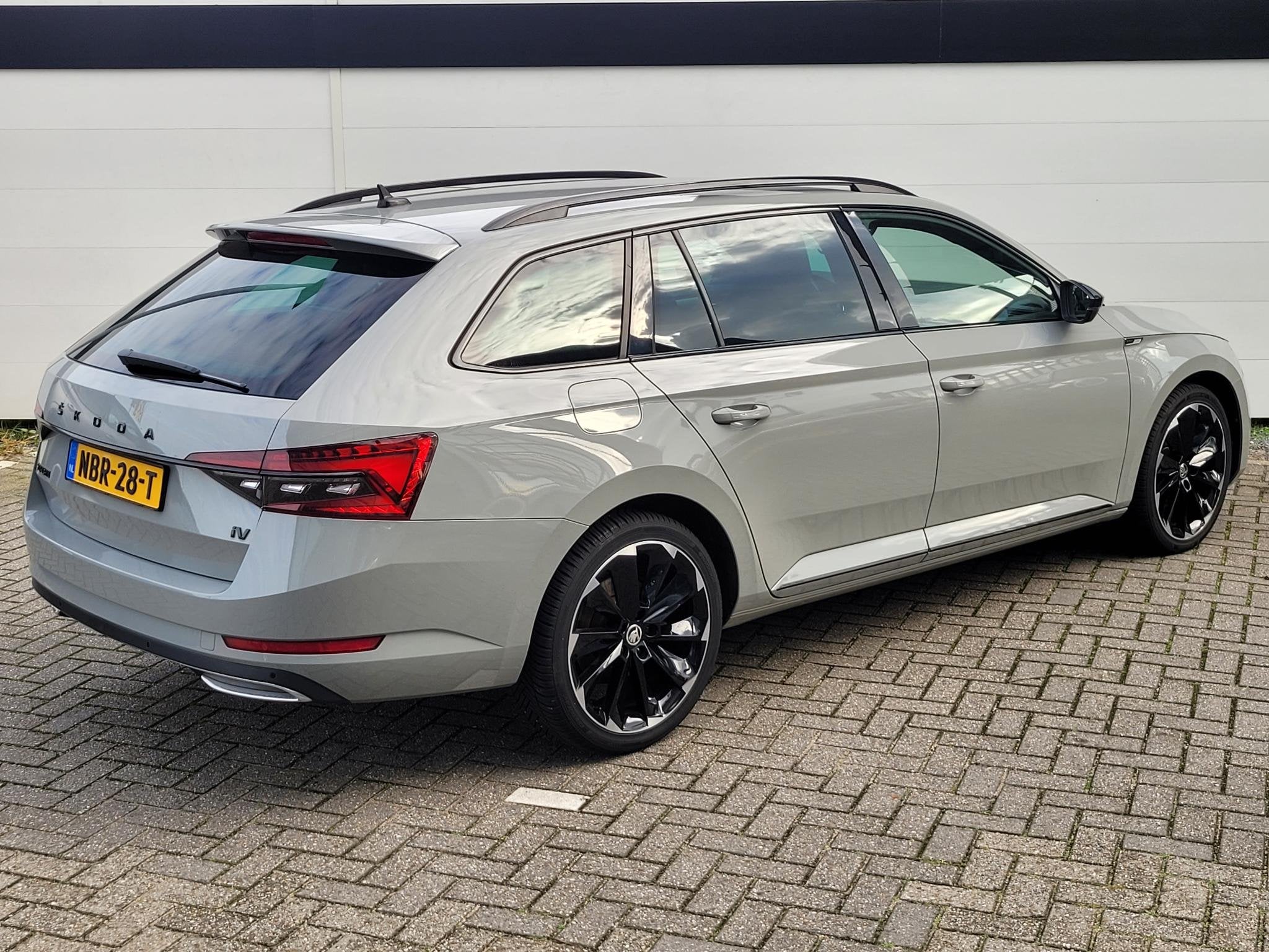 Skoda Superb Combi 1.4 TSI iV Sportline | Trekhaak | Winter, Auto's, Gebruikt, 4 cilinders, Met garantie (alle), Alcantara
