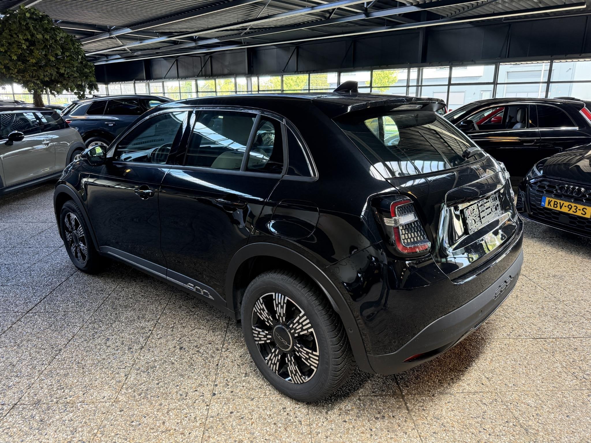 Fiat 600 1.2 Hybrid Urban | LED | 360 Camera | CarPlay | BTW, Auto's, Gebruikt, 1199 cc, Zwart, Bedrijf