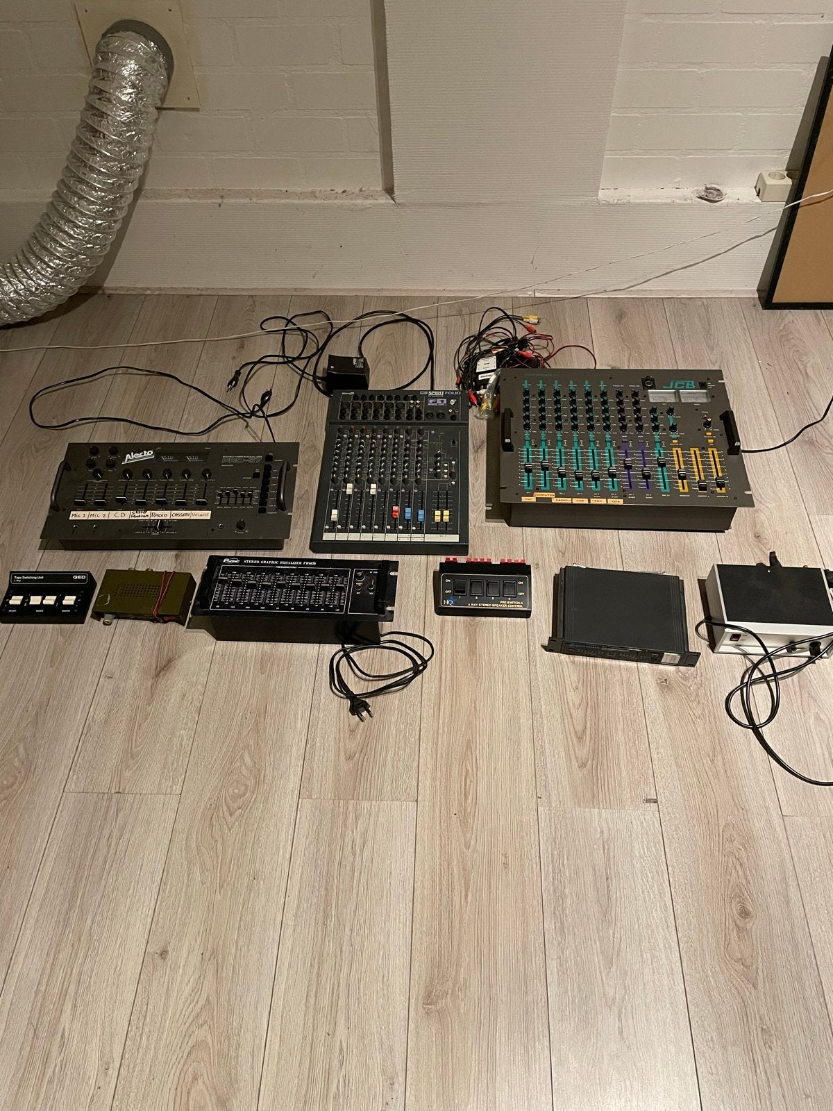 Diverse audioapparatuur: mixers, equalizer, voorversterker, Muziek en Instrumenten, Ophalen, Gebruikt, 20 kanalen of meer, Microfooningang