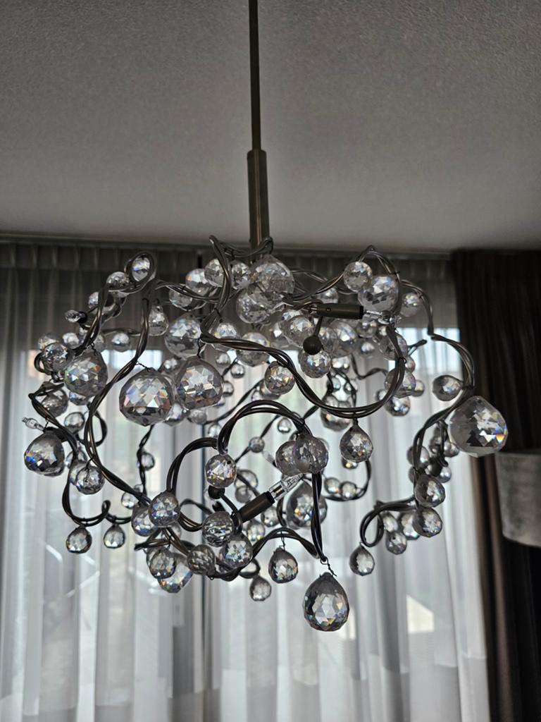 Prachtige rvs hanglamp met kristallen in nieuwstaat, Huis en Inrichting, Lampen | Hanglampen, Ophalen, Zo goed als nieuw