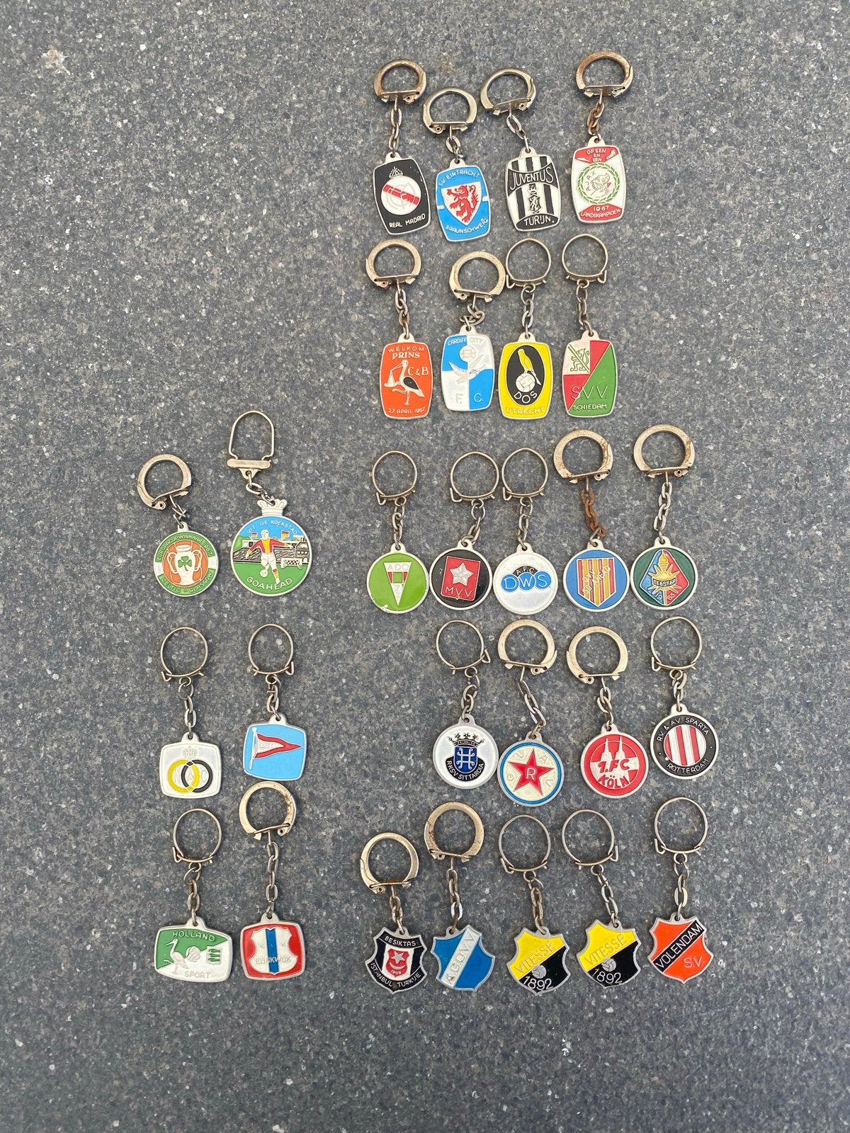 Grote collectie sleutelhangers en speldjes (pins), Verzamelen, Ophalen of Verzenden, Gebruikt, Merk