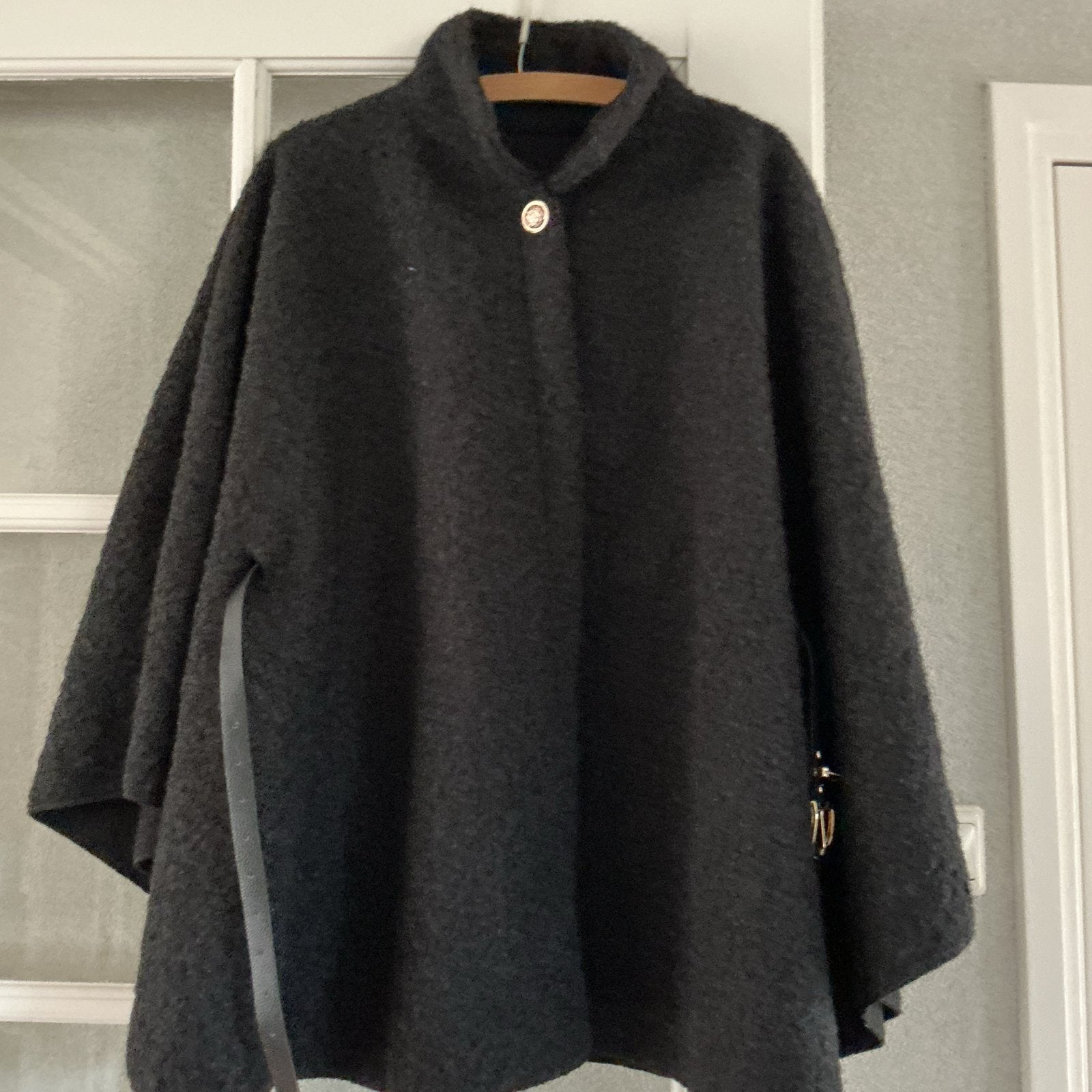 Stijlvolle Mybel Cape - Nieuw met label, Ophalen of Verzenden, Nieuw, Maat 38/40 (M), Grijs