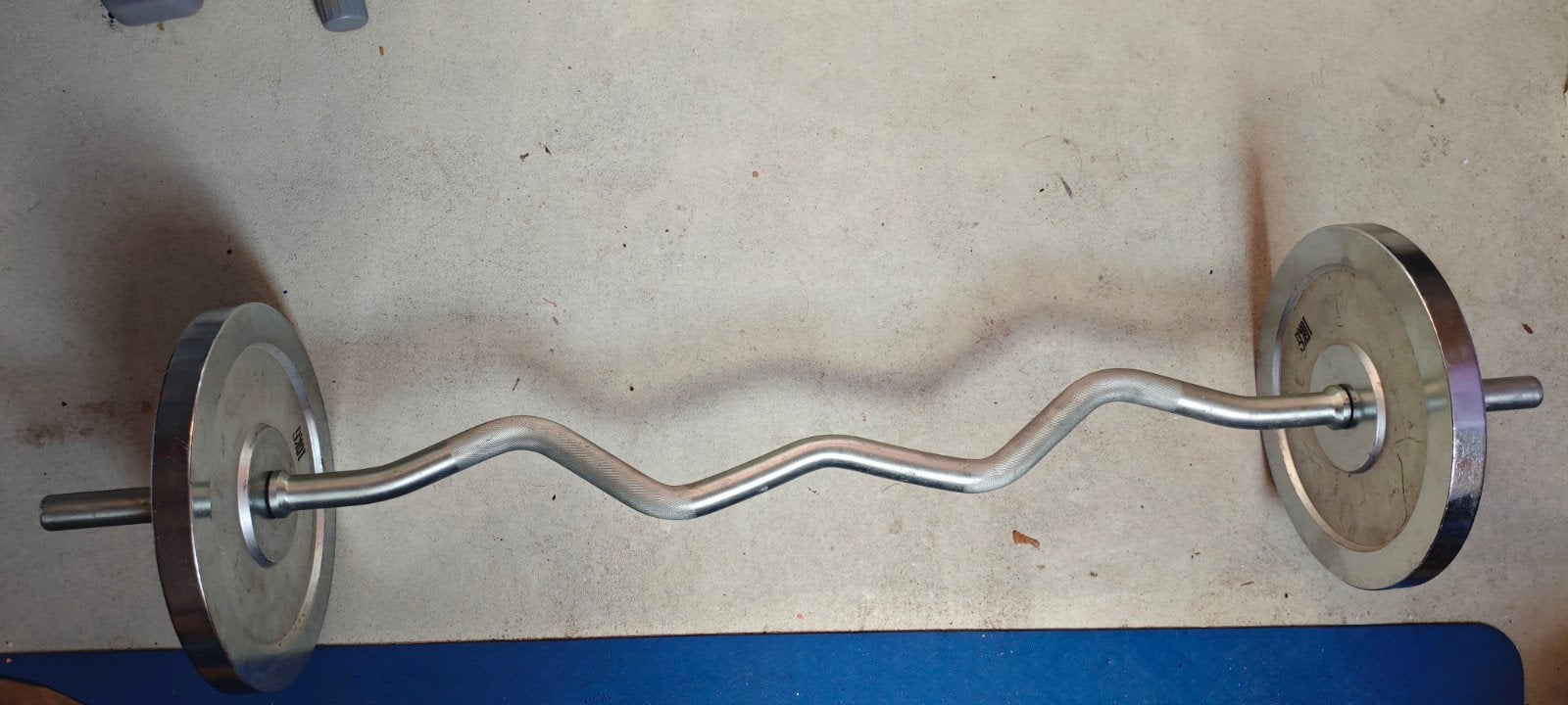 EZ Curl halterstang met 2x 10kg schijven, Ophalen, Gebruikt, Armen, Halterstangen