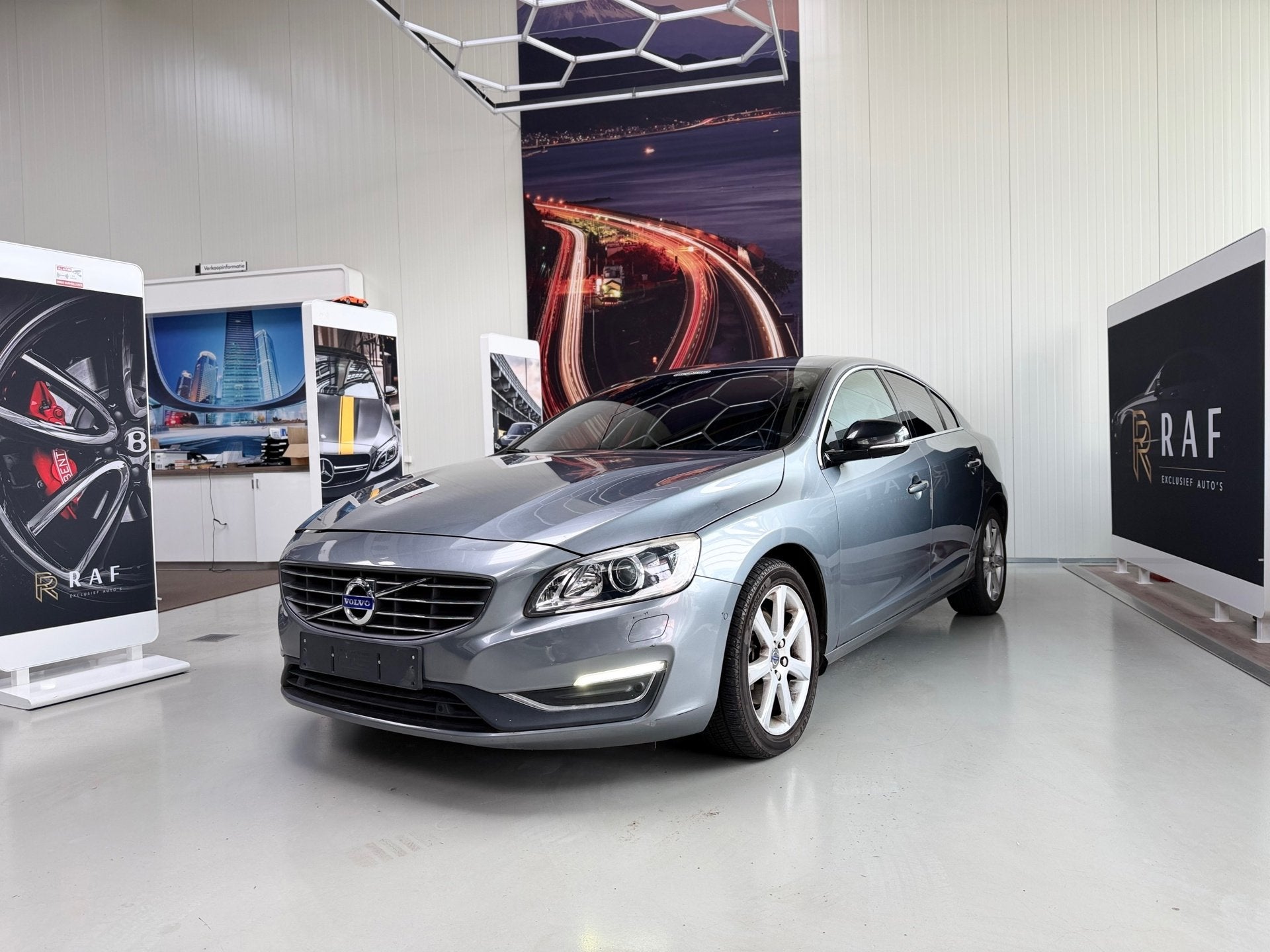 Volvo S60 2.0 D3 SummumAutomaat,Kanteldak,Cruise,Leer., Gebruikt, Zwart, S60, 23 km/l