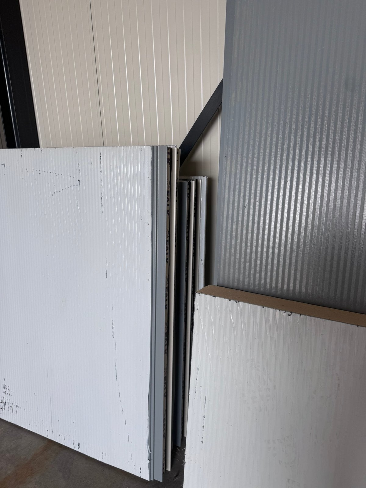 Gratis sandwichpaneel reststukken 10cm dik isolatie, Doe-het-zelf en Verbouw, Platen en Panelen, Ophalen, Nieuw, 100 mm of meer