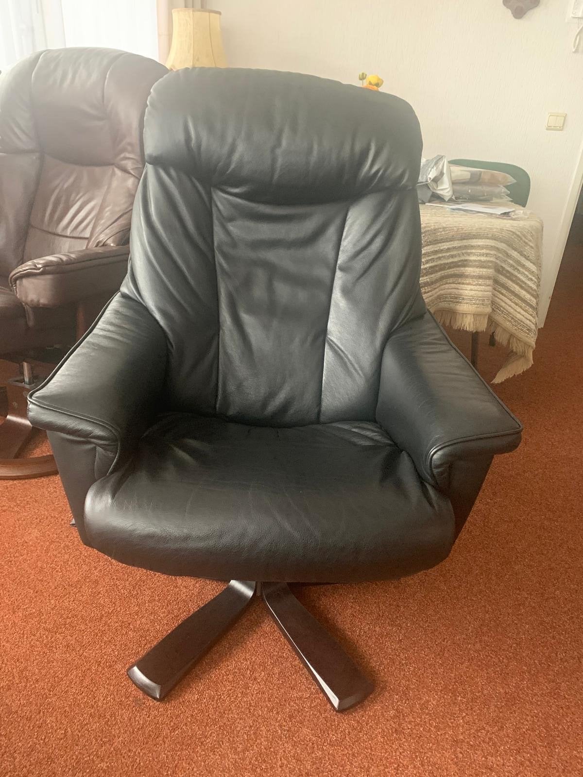 Comfortabele zwarte leren fauteuil met draaivoet, Ophalen of Verzenden, Gebruikt, Leer, 75 tot 100 cm