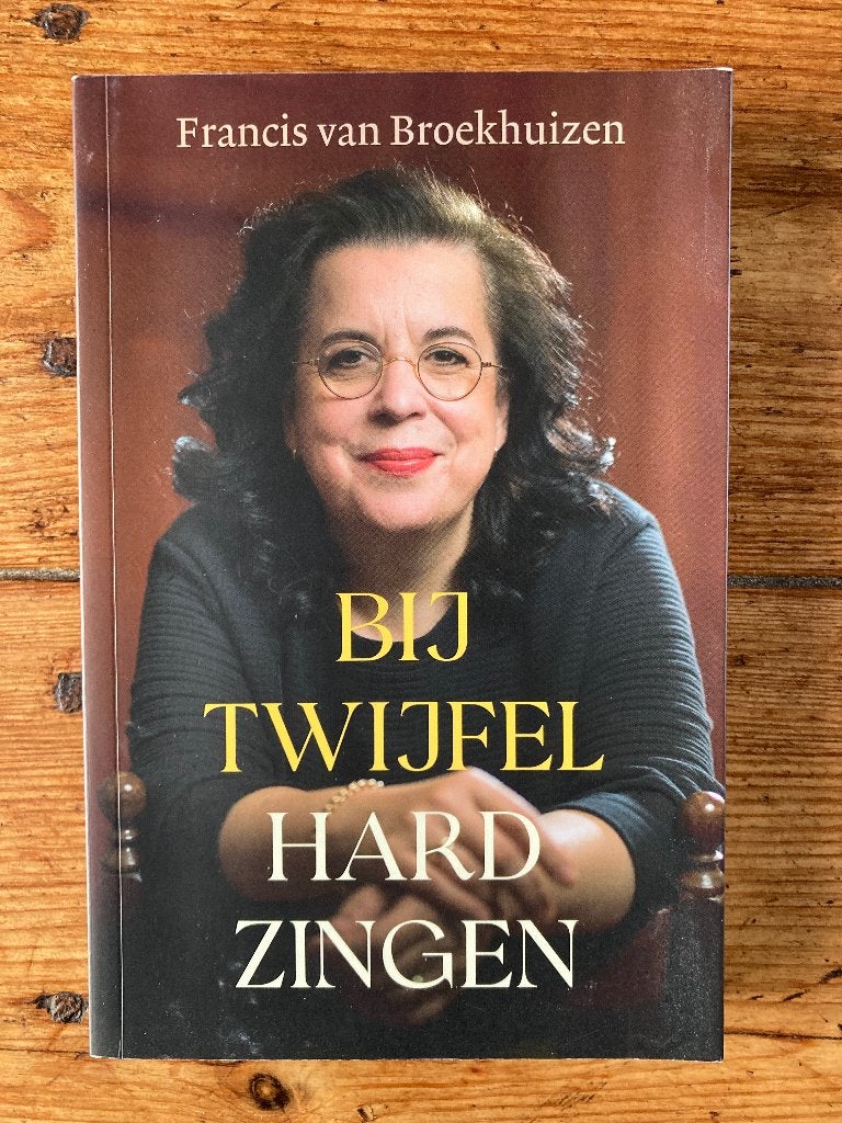Boek Bij twijfel hard zingen - Francis van Broekhuizen, Ophalen of Verzenden, Nieuw, Francis van Broekhuizen, Kunst en Cultuur