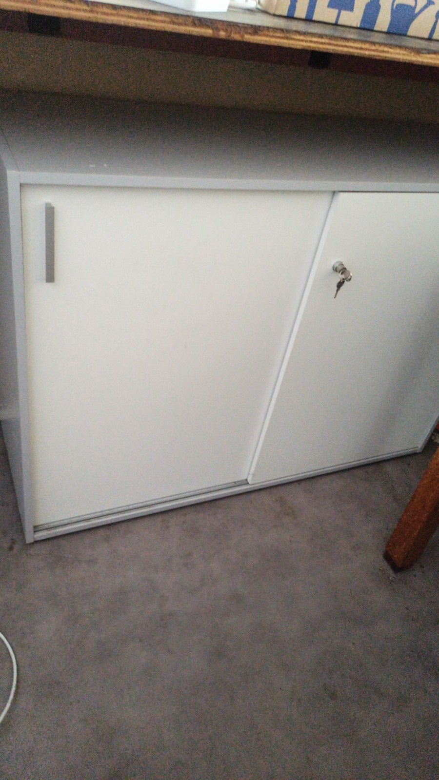 GRATIS archiefkast met sleutel, Huis en Inrichting, Kasten | Roldeurkasten en Archiefkasten, Ophalen, Gebruikt, 100 tot 150 cm