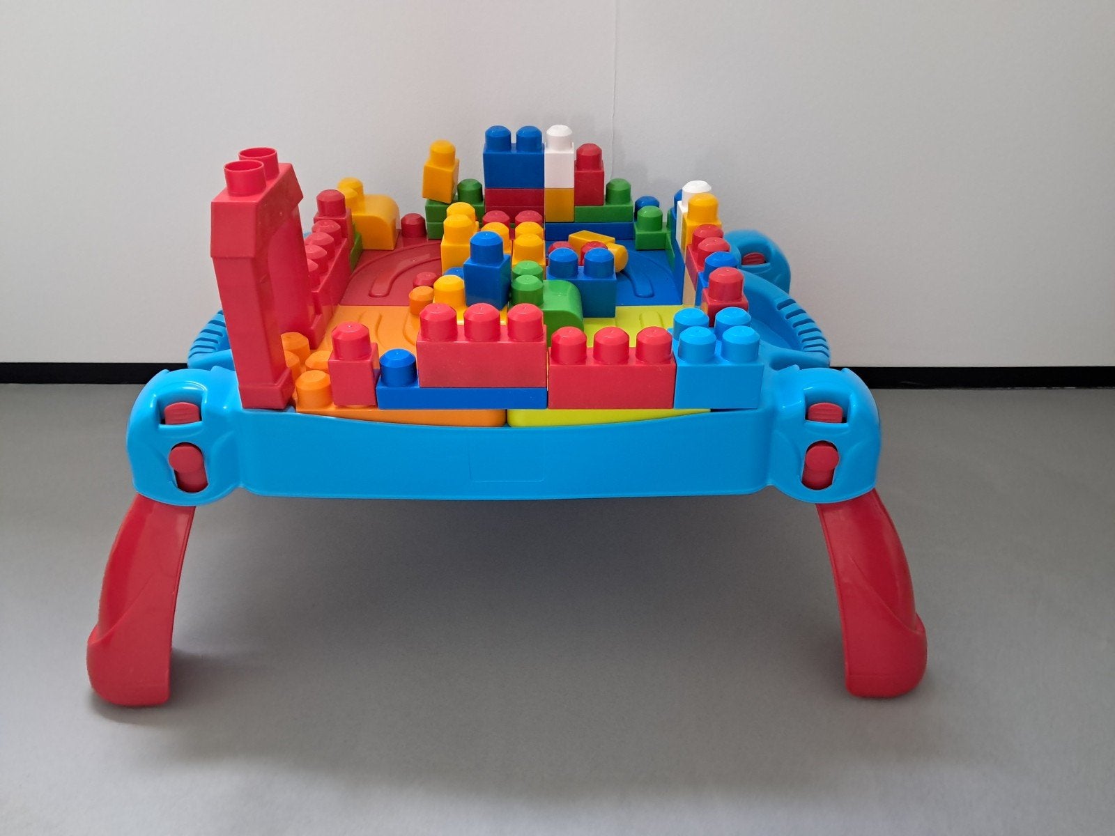 Mega Bloks bouwtafel met veel blokken, Ophalen of Verzenden, Gebruikt, Megabloks