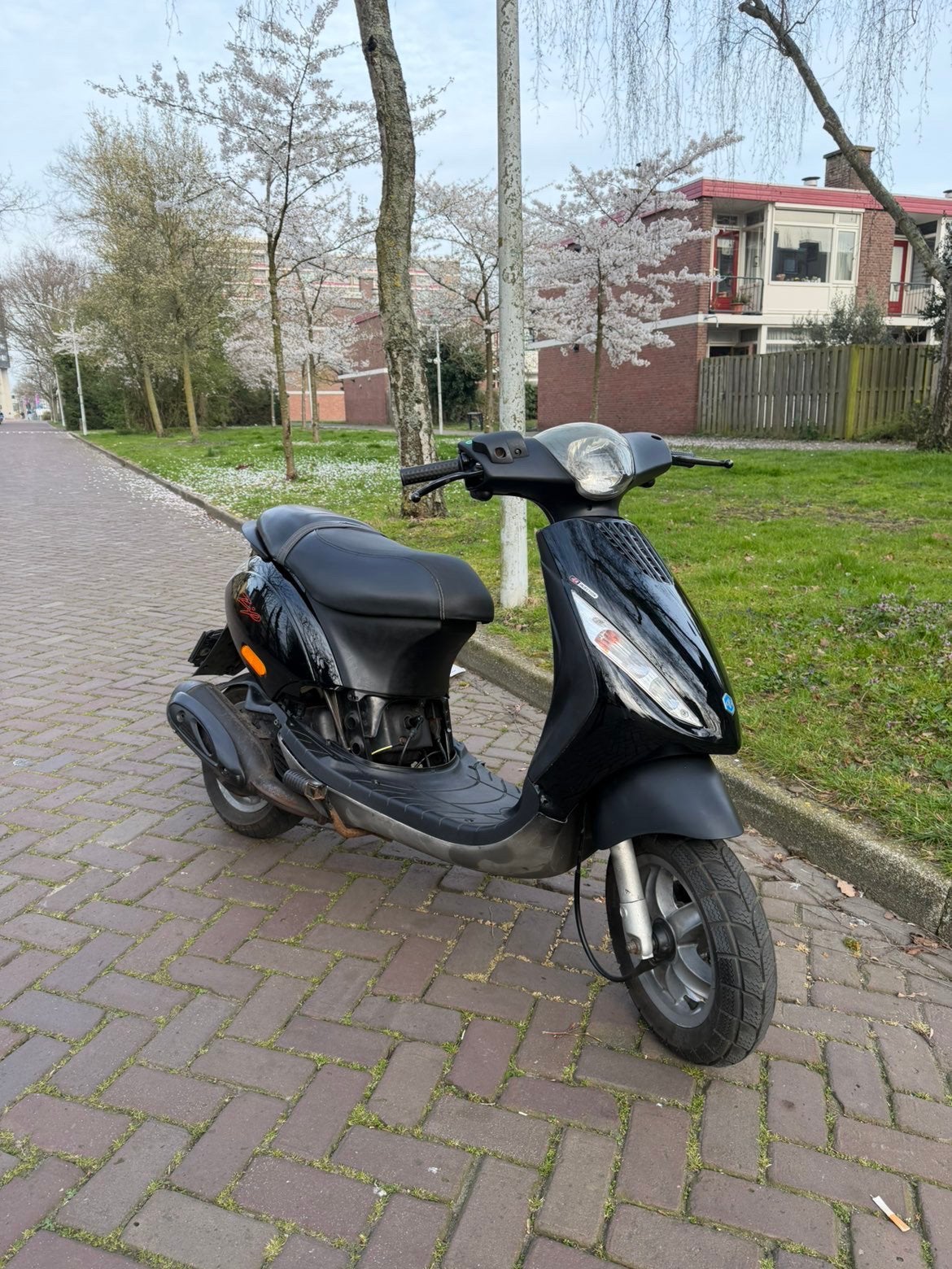 Zip 125cc 2t, Fietsen en Brommers, Scooters | Piaggio, Ophalen, Zo goed als nieuw, Benzine, Zip