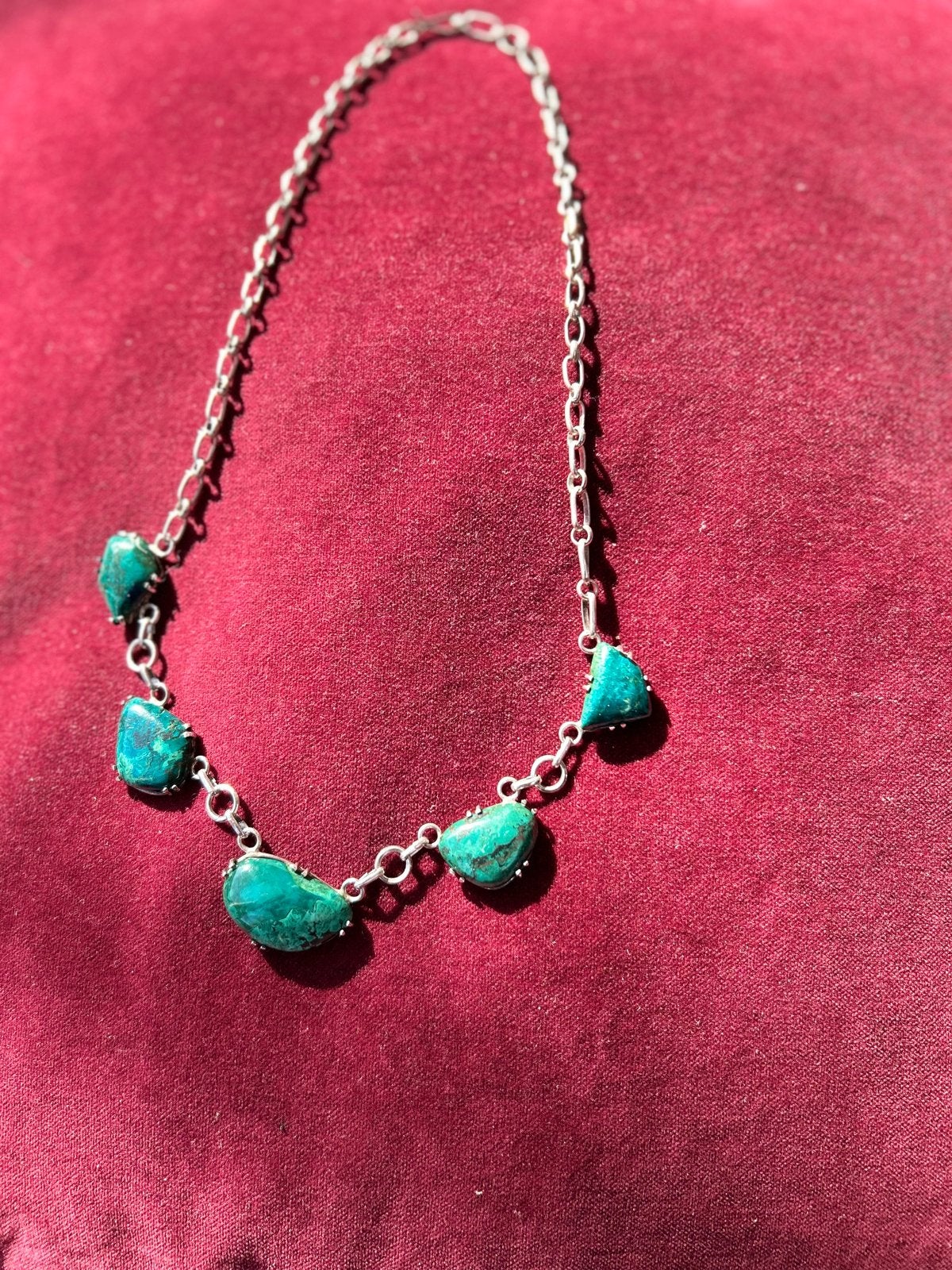 Vintage Zilveren Ketting met Groene Half edelstenen, Gebruikt, Ophalen of Verzenden, Met edelsteen, Groen