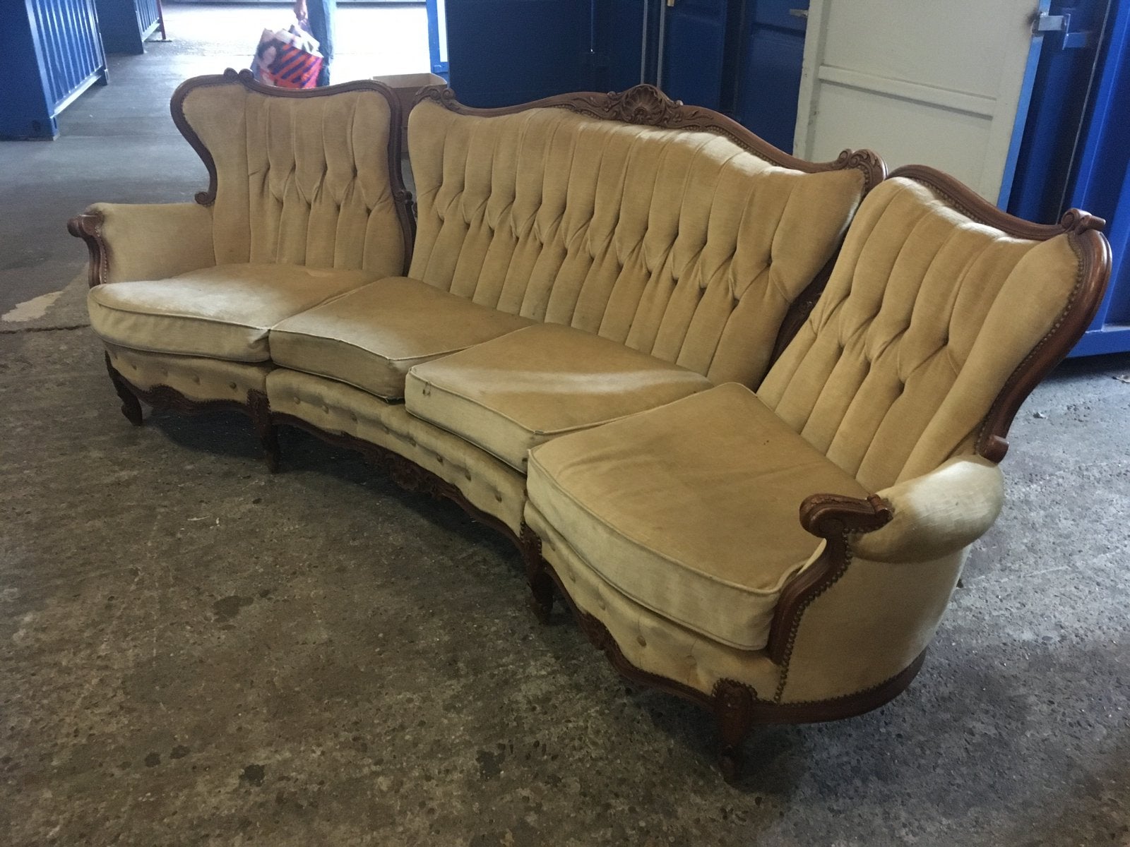 Biedermeier, 4-zits bank. Geel velours. T.e.a.b., Ophalen, Gebruikt, 75 tot 100 cm, Vierpersoons of meer