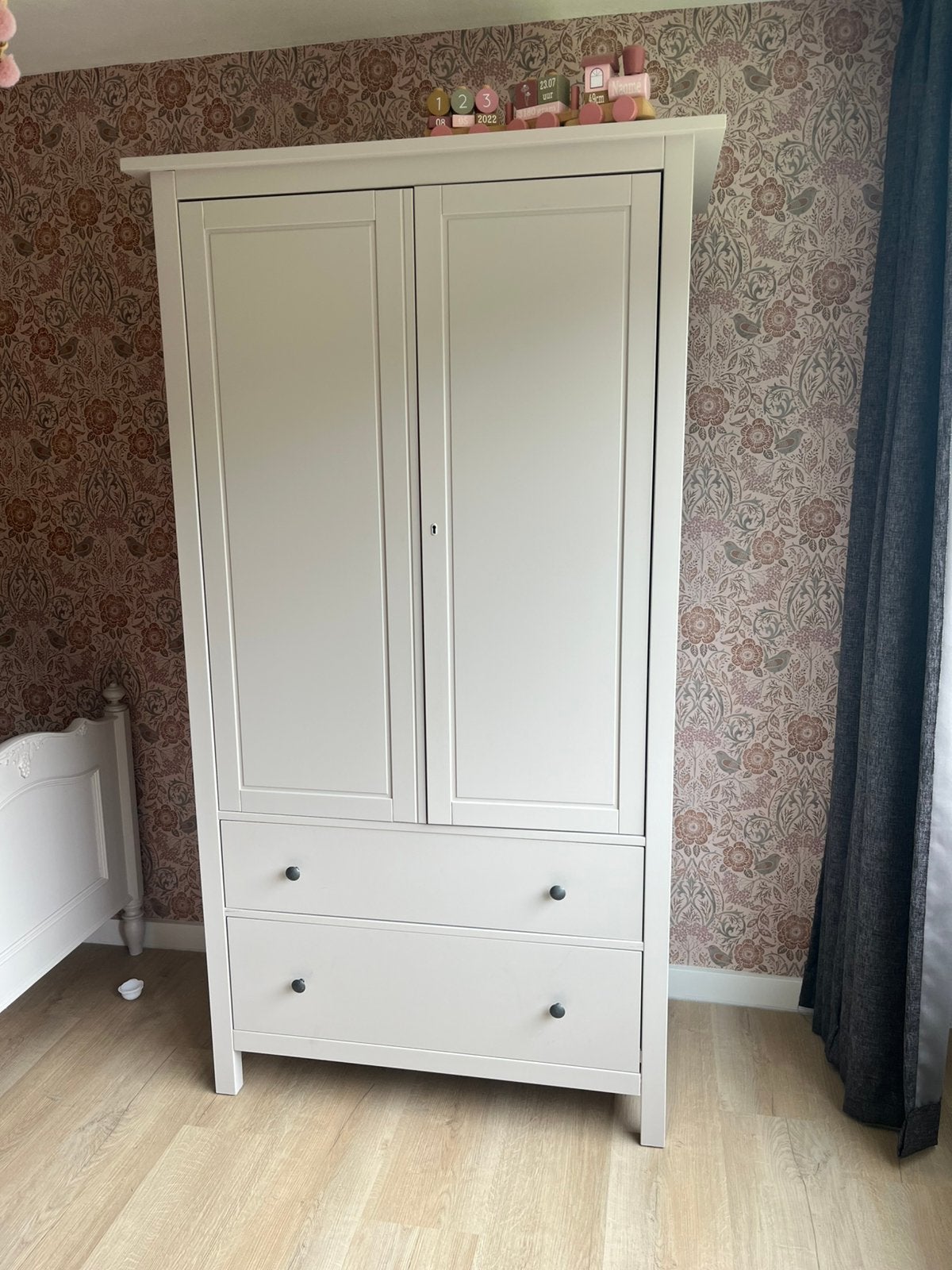 Ikea Hemnes Kledingkast | Urban Taupe, Huis en Inrichting, Kasten | Kledingkasten, Zo goed als nieuw, 150 tot 200 cm, 100 tot 150 cm