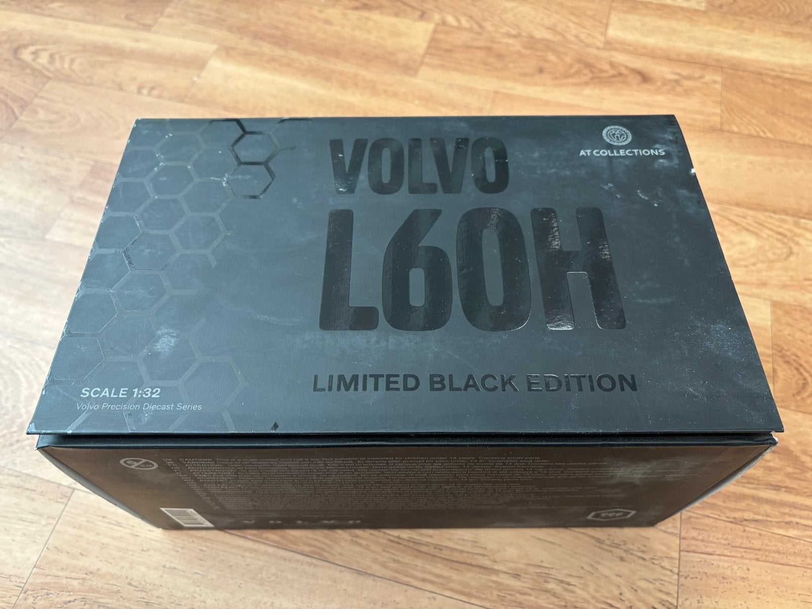 Volvo L60H Black Edition. Nieuw in de doos!, Hobby en Vrije tijd, Ophalen, Nieuw, Auto, Overige merken