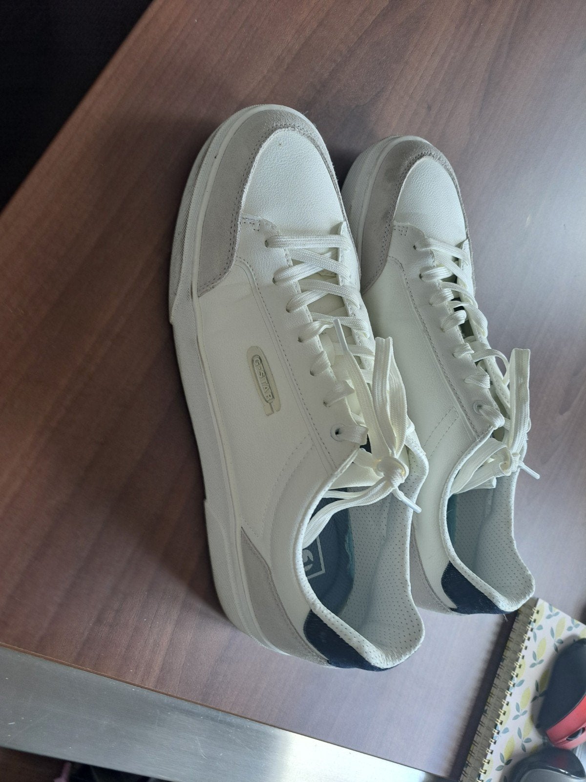 Witte sneakers met beige en donkerblauwe details, Ophalen of Verzenden, Nieuw, Wit, Sneakers of Gympen