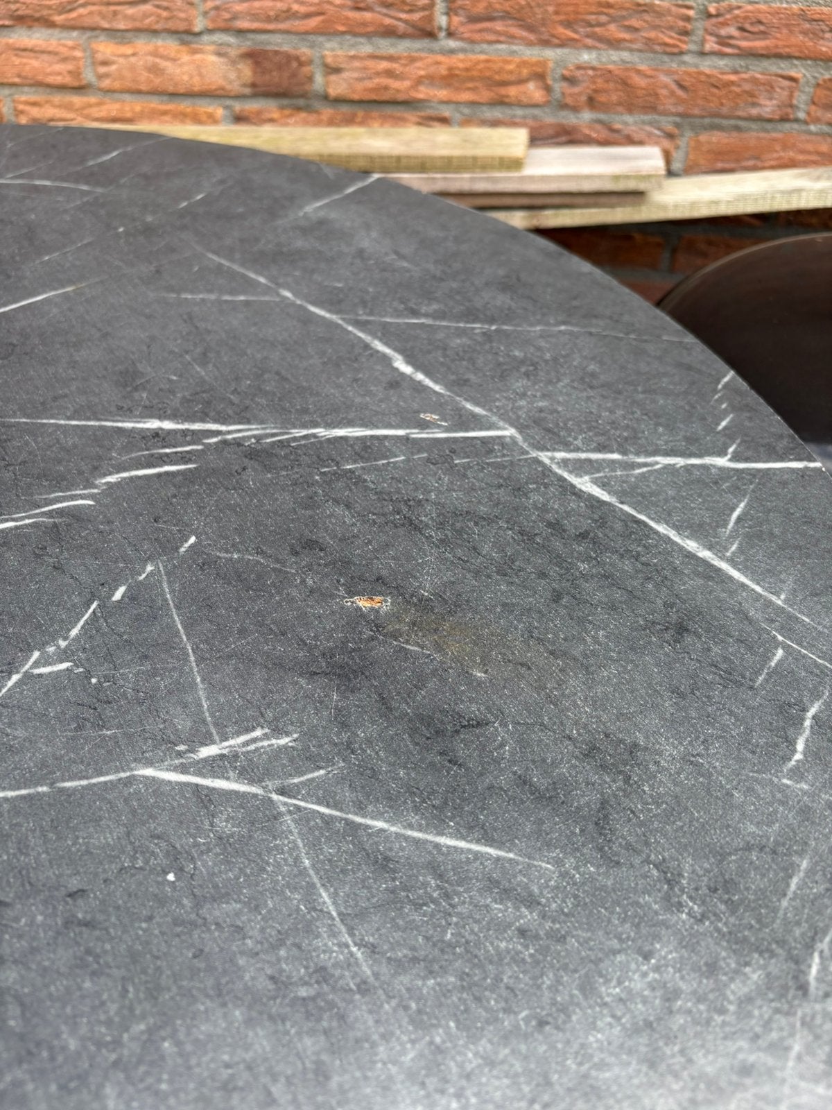 Foto 7 van IKEA Mariedamm ronde eettafel (marmerlook / zwart staal )