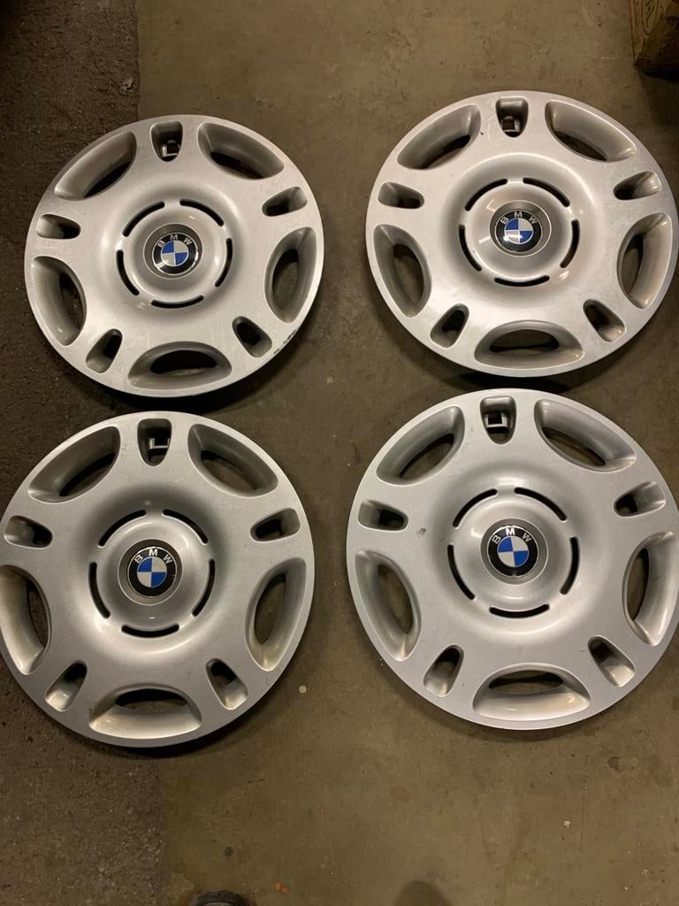 BMW E36 wieldoppen 15” orgineel, Auto diversen, Wieldoppen, Ophalen of Verzenden, Zo goed als nieuw