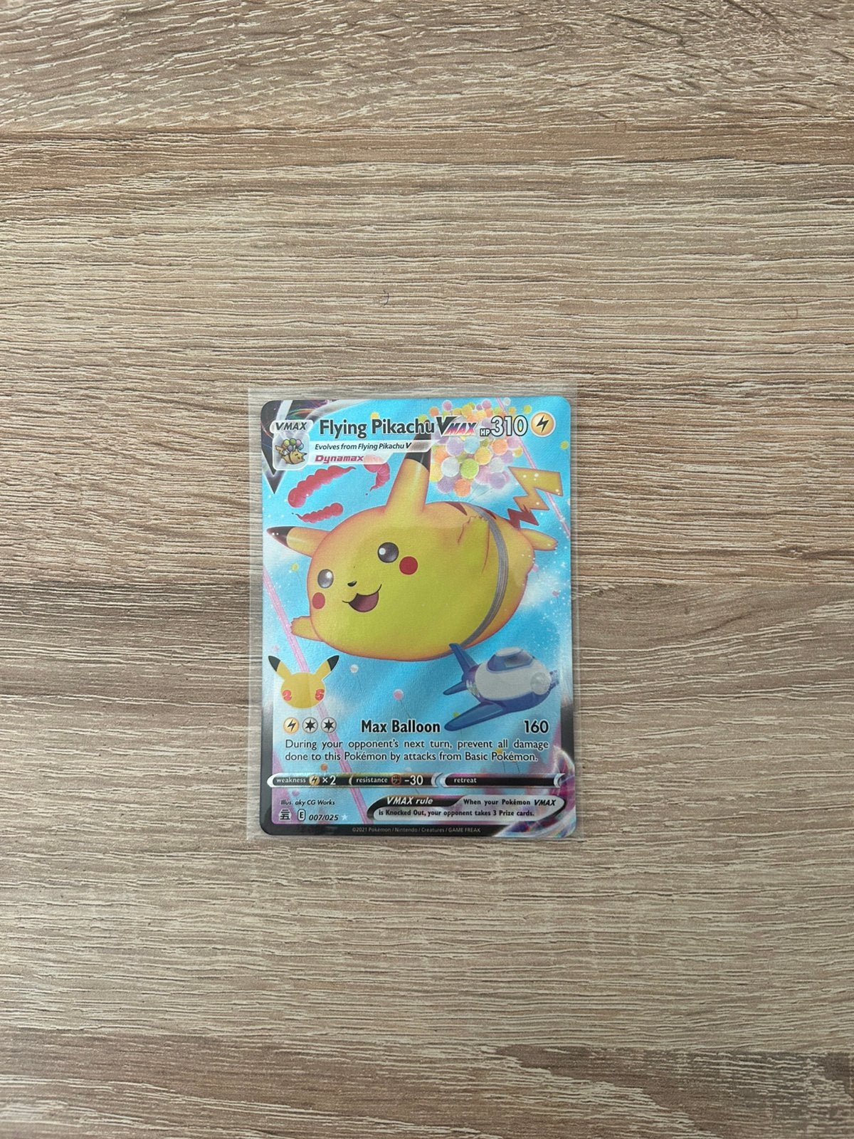 Pokemon flying pikachu vmax celebrations 007/025, Ophalen of Verzenden, Zo goed als nieuw
