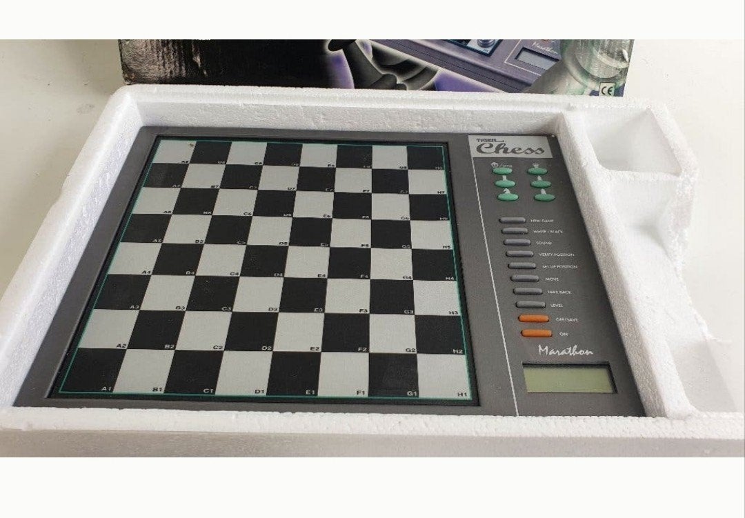 Tiger Schaakcomputer Marathon met originele verpakking, Hobby en Vrije tijd, Ophalen, Tiger, Gebruikt, Een of twee spelers