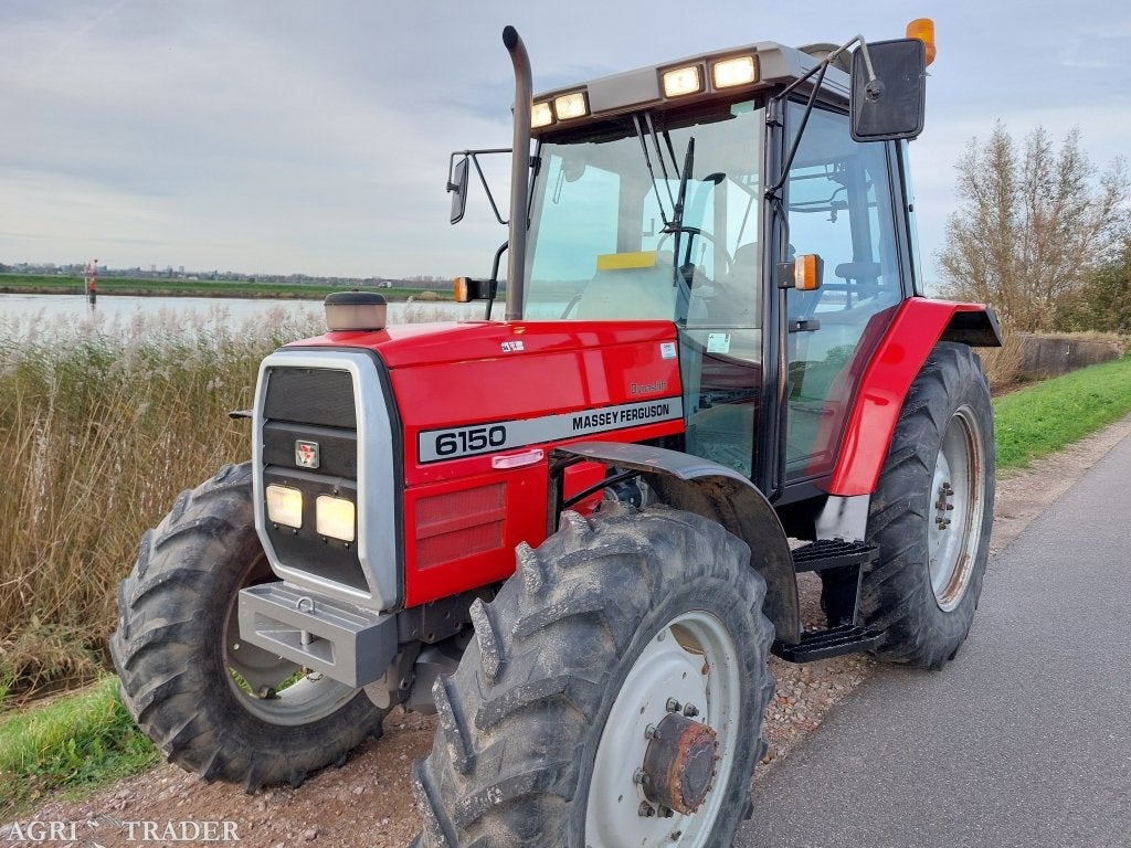 Massey Ferguson 6150 met weinig uren, 80 tot 120 Pk, Gebruikt, -, 2500 tot 5000