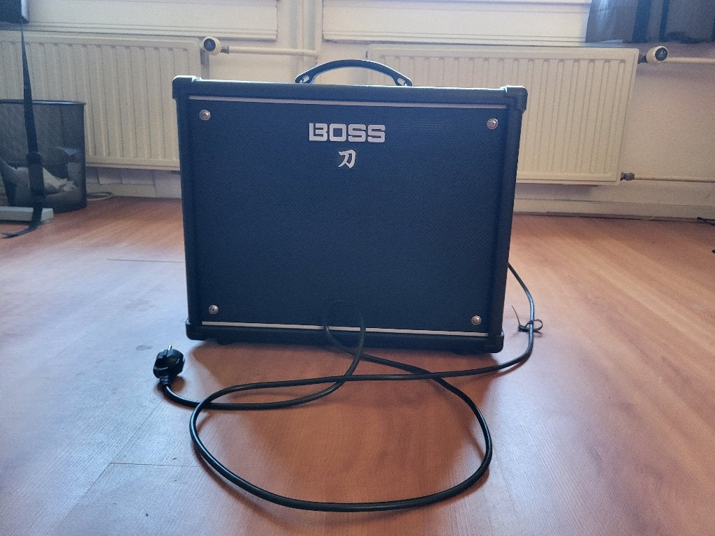 Gitaarversterker Boss Katana 50, Muziek en Instrumenten, Ophalen, Zo goed als nieuw, Gitaar, Minder dan 50 watt