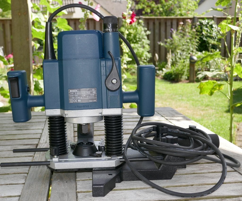 te koop: (blauwe) Bosch boven frees type GOF 900 ACE, Ophalen of Verzenden, Zo goed als nieuw, Overige typen, Bosch