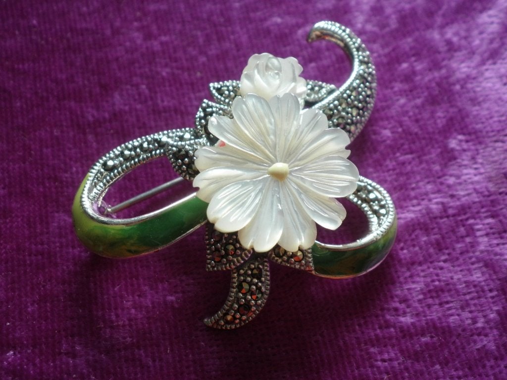 Mooie Zilveren Broche met Markesietjes en Paarlmoer, Verzenden, Zilver, Ring