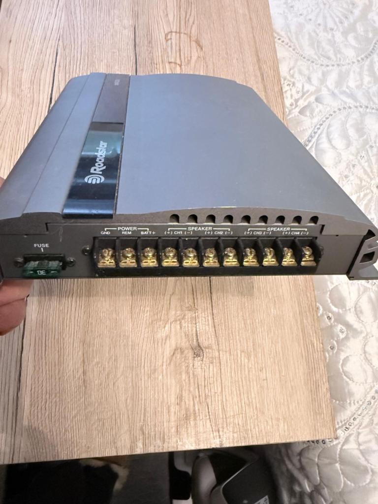 Roadstar AM-533 4-kanaals auto versterker 400W, Auto diversen, Ophalen of Verzenden