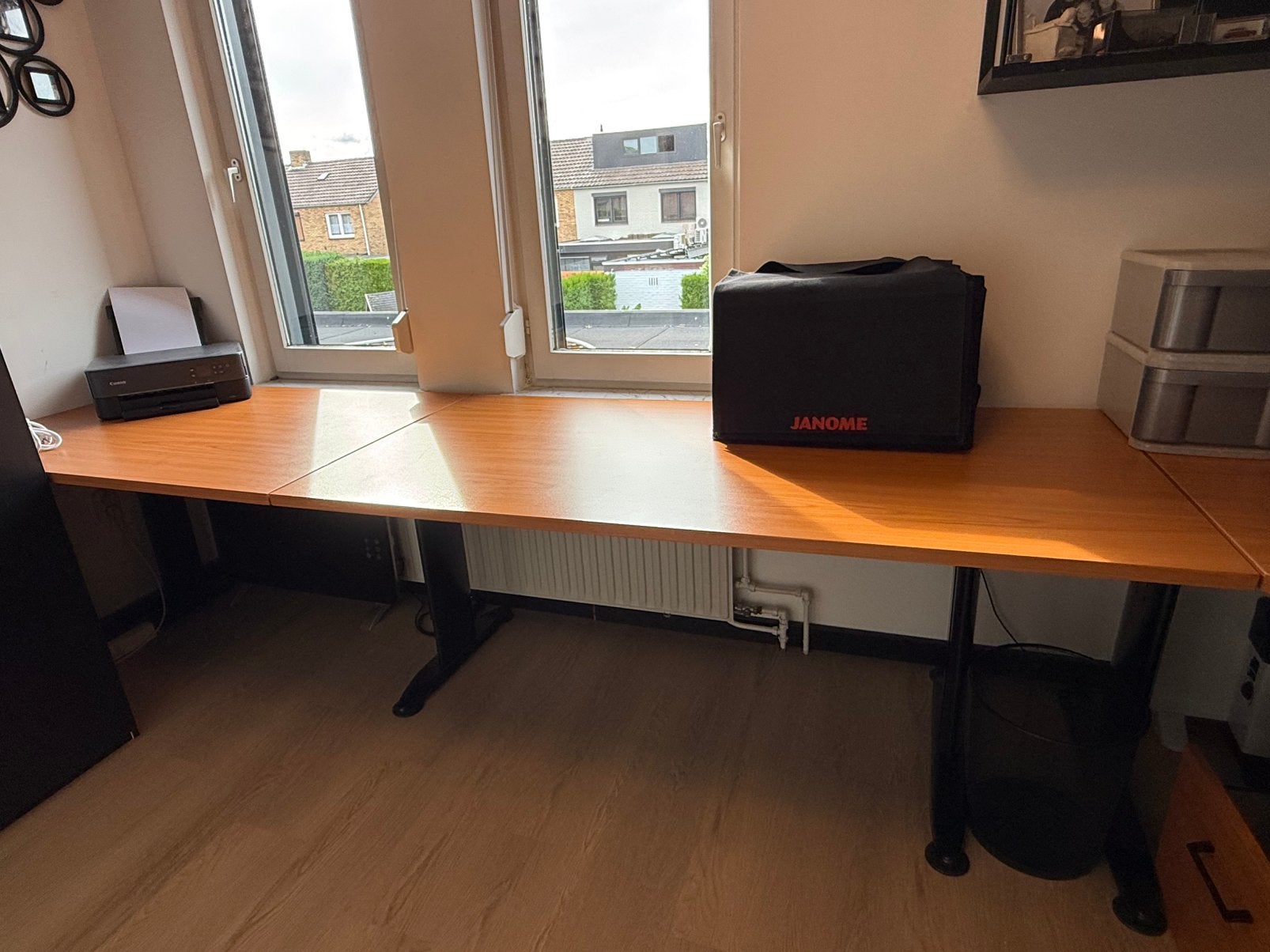 2 prachtige gekoppelde bureau’s met ladenblok., Huis en Inrichting, Ophalen, Hoekbureau, Zo goed als nieuw, Modern