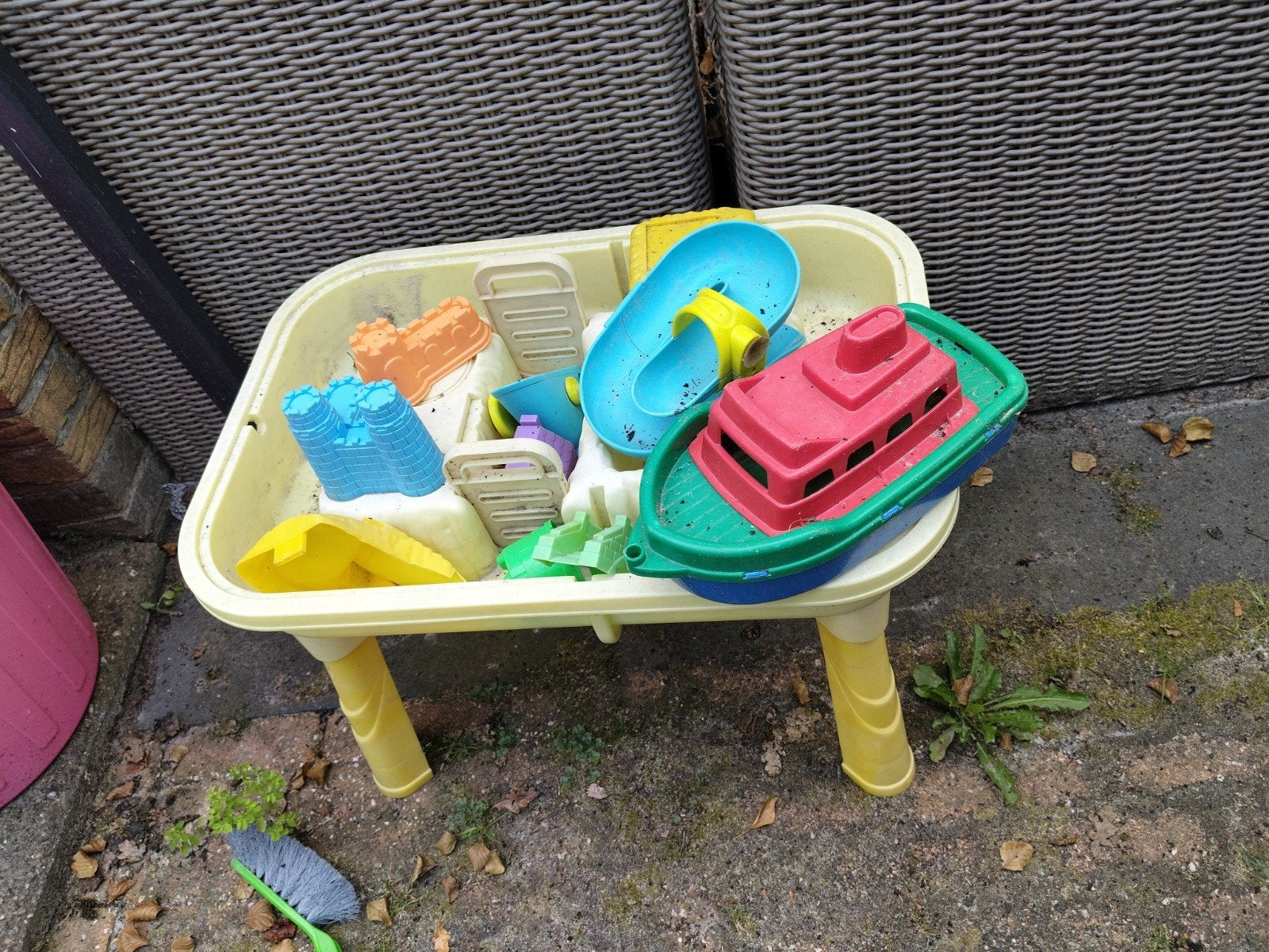 Zand- en watertafel met speelgoed gratis, Ophalen