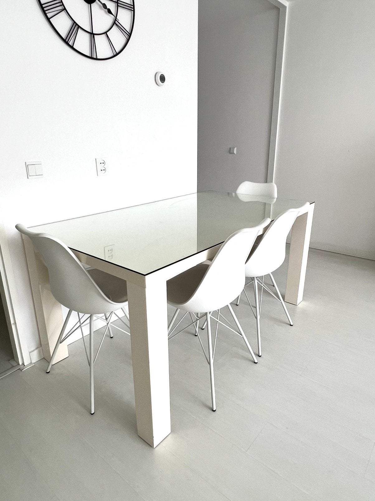 Hoogglans tafel met glasplaat +stoelen €100, Ophalen, Zo goed als nieuw, Rechthoekig, 50 tot 100 cm