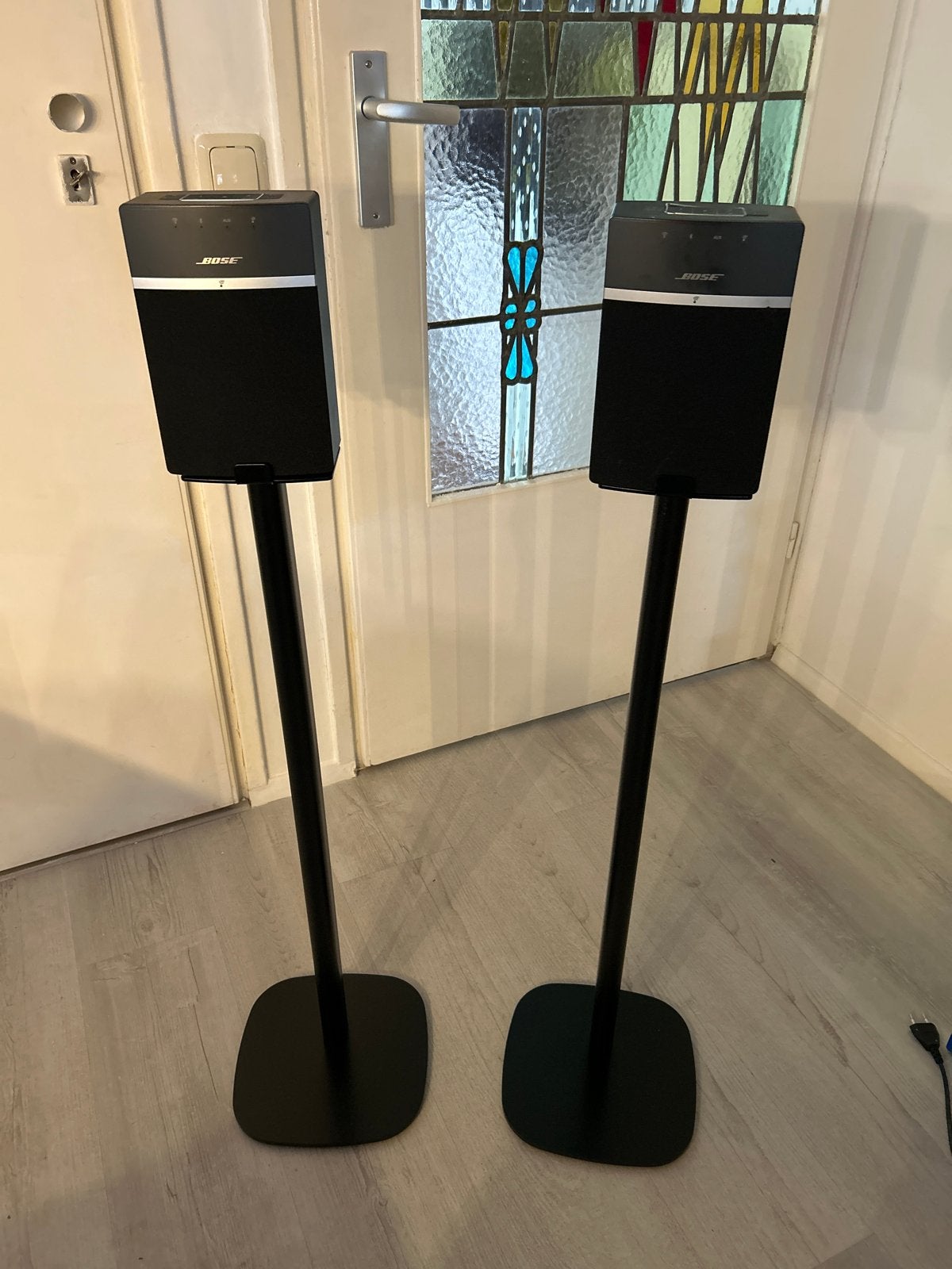 2x Bose SoundTouch 10 met standaarden en afstandbediening, Ophalen, Zo goed als nieuw, Bose, Minder dan 60 watt