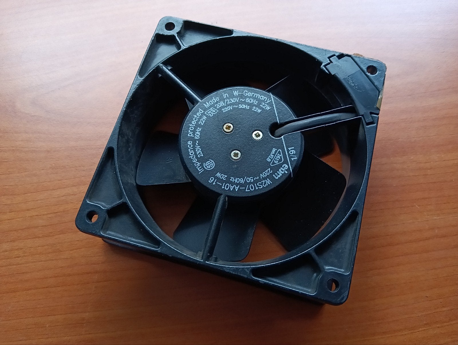 EBM papst W2S107-AA01-16 Ventilator 230V 22W, Ophalen of Verzenden, Zo goed als nieuw, Overige