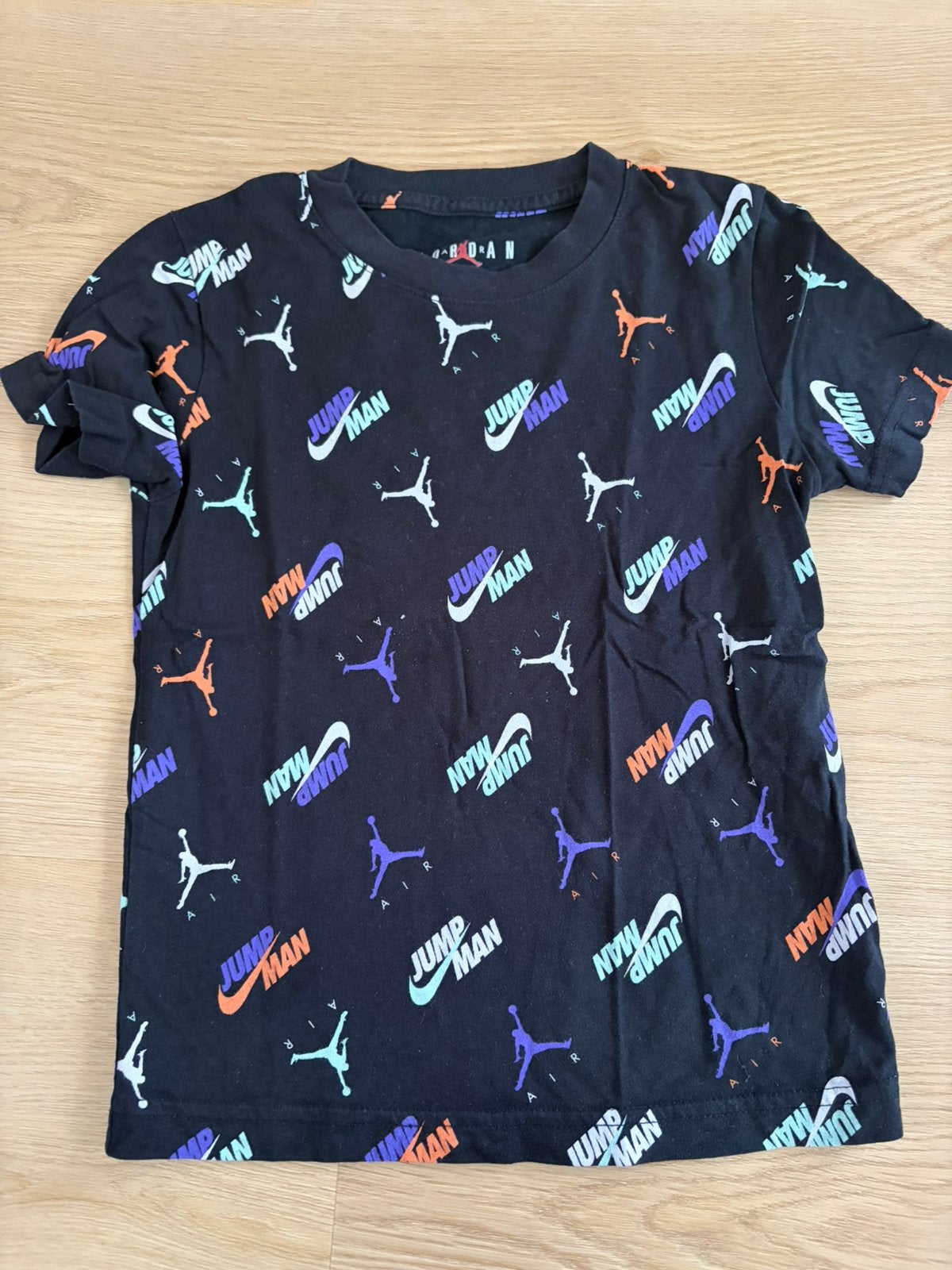 Nike air jordan shirt 110/116, Ophalen of Verzenden, Zo goed als nieuw, Jongen, Shirt of Longsleeve