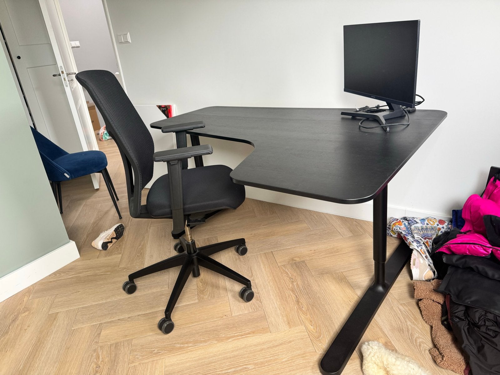 Ikea hoekbureau met Ahrend Stoel. 160cm Bekant, Huis en Inrichting, Bureaus, Ophalen, Zwart, 160 cm, Hoekbureau