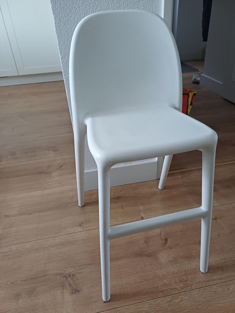 Witte Ikea URBAN kinderstoel - Modern en comfortabel, Huis en Inrichting, Stoelen, Ophalen, Kunststof, Wit, Zo goed als nieuw